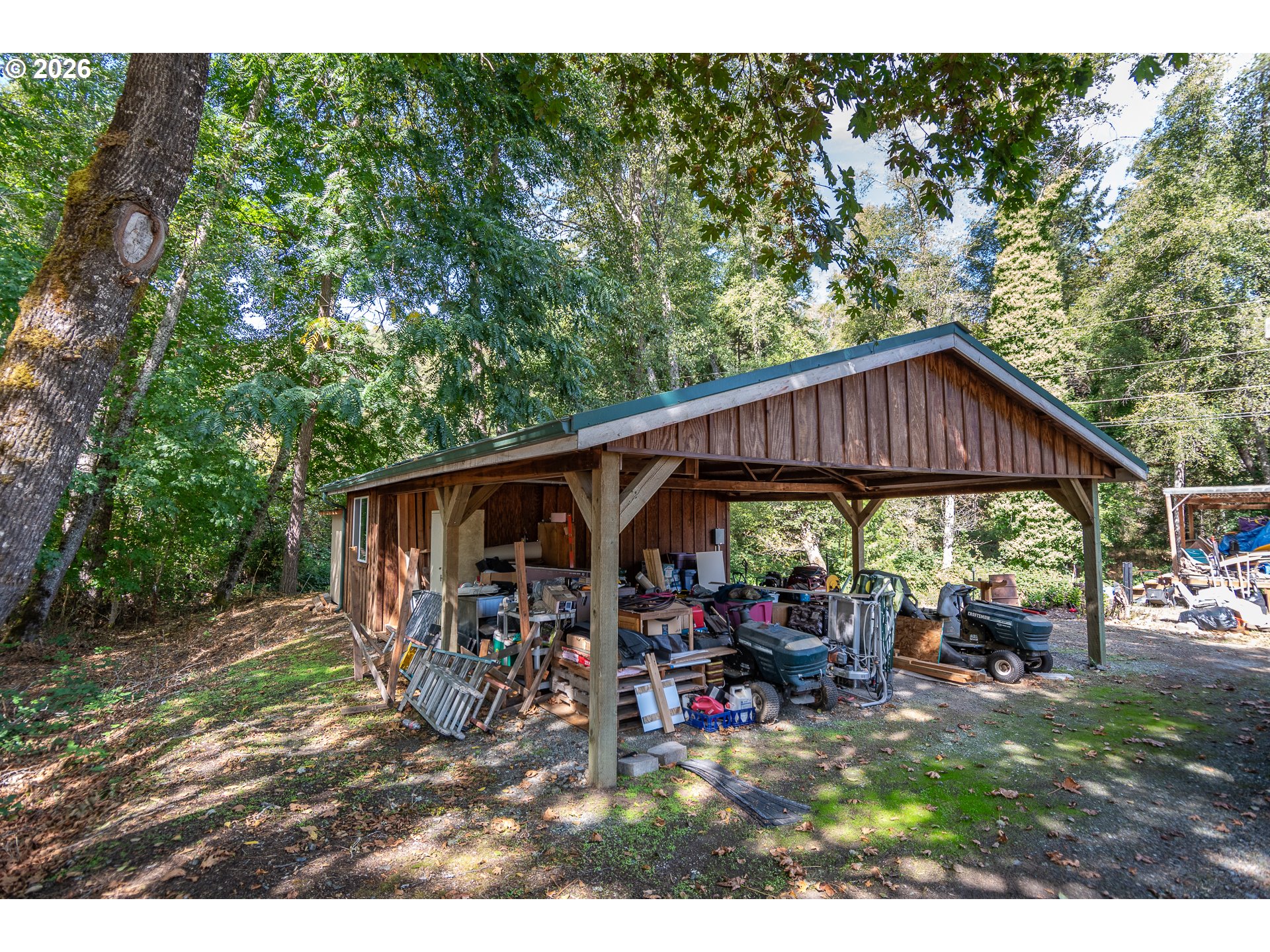main property photo 40