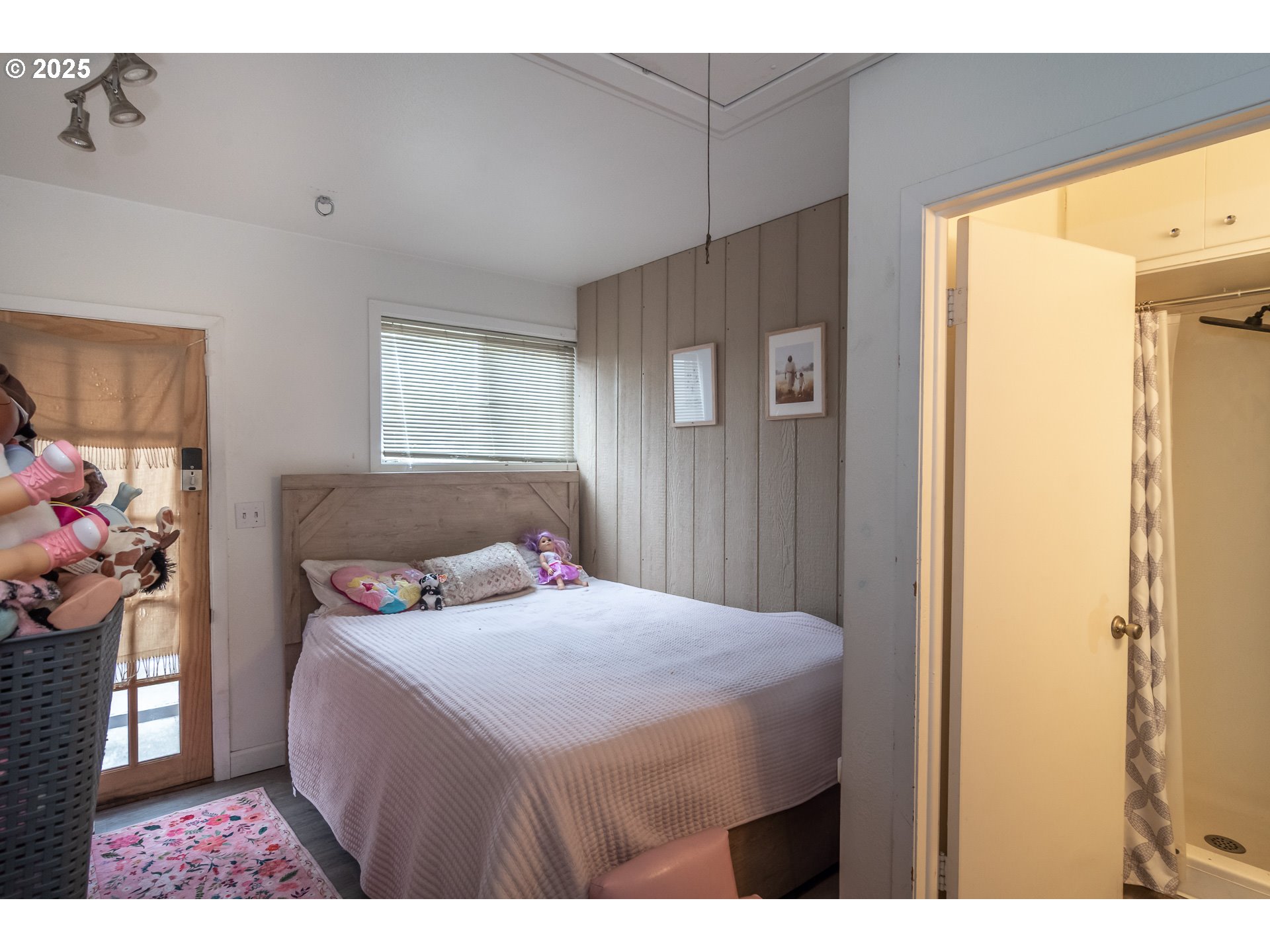 property viewer photo 13