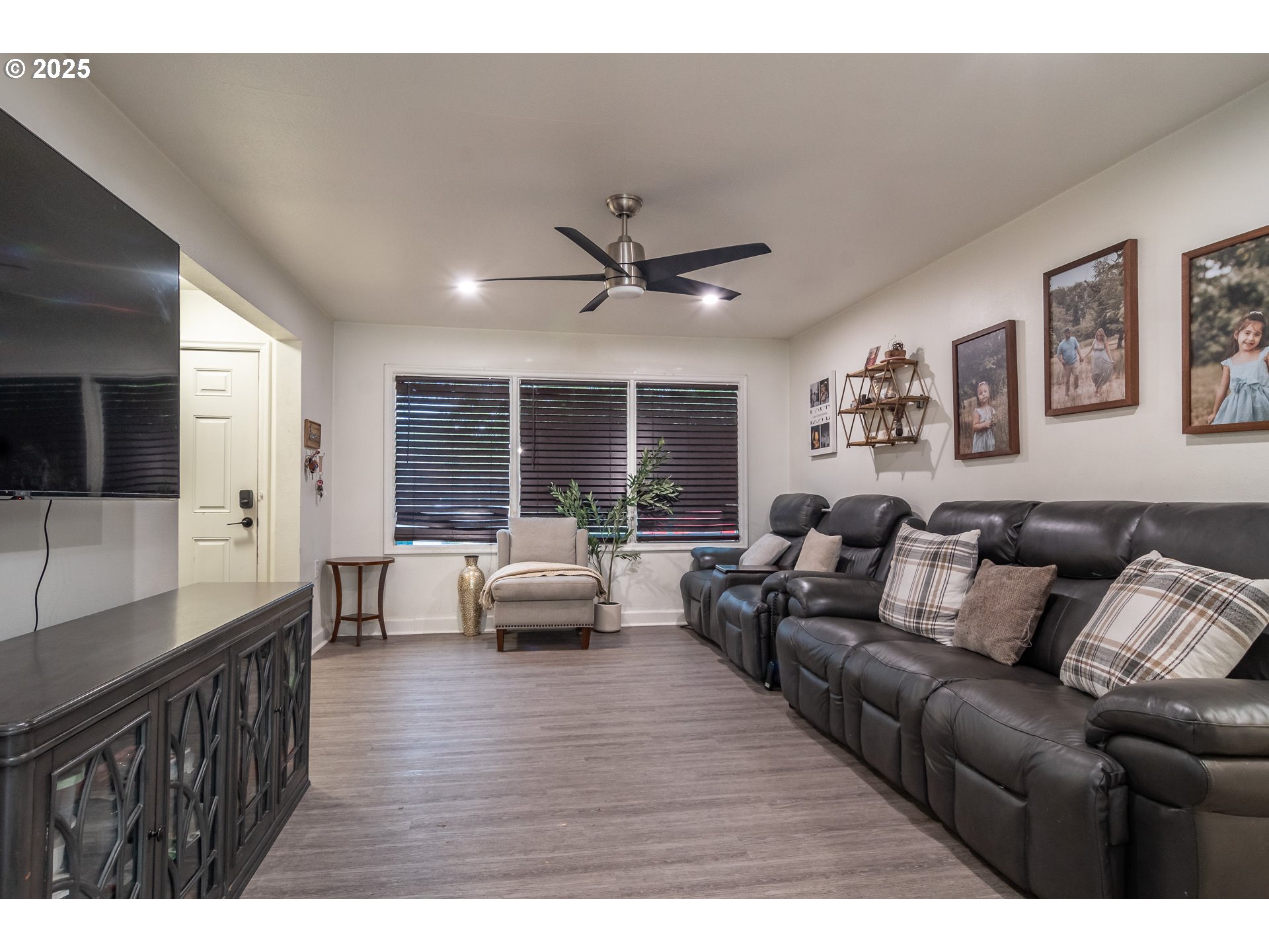 property viewer photo 2