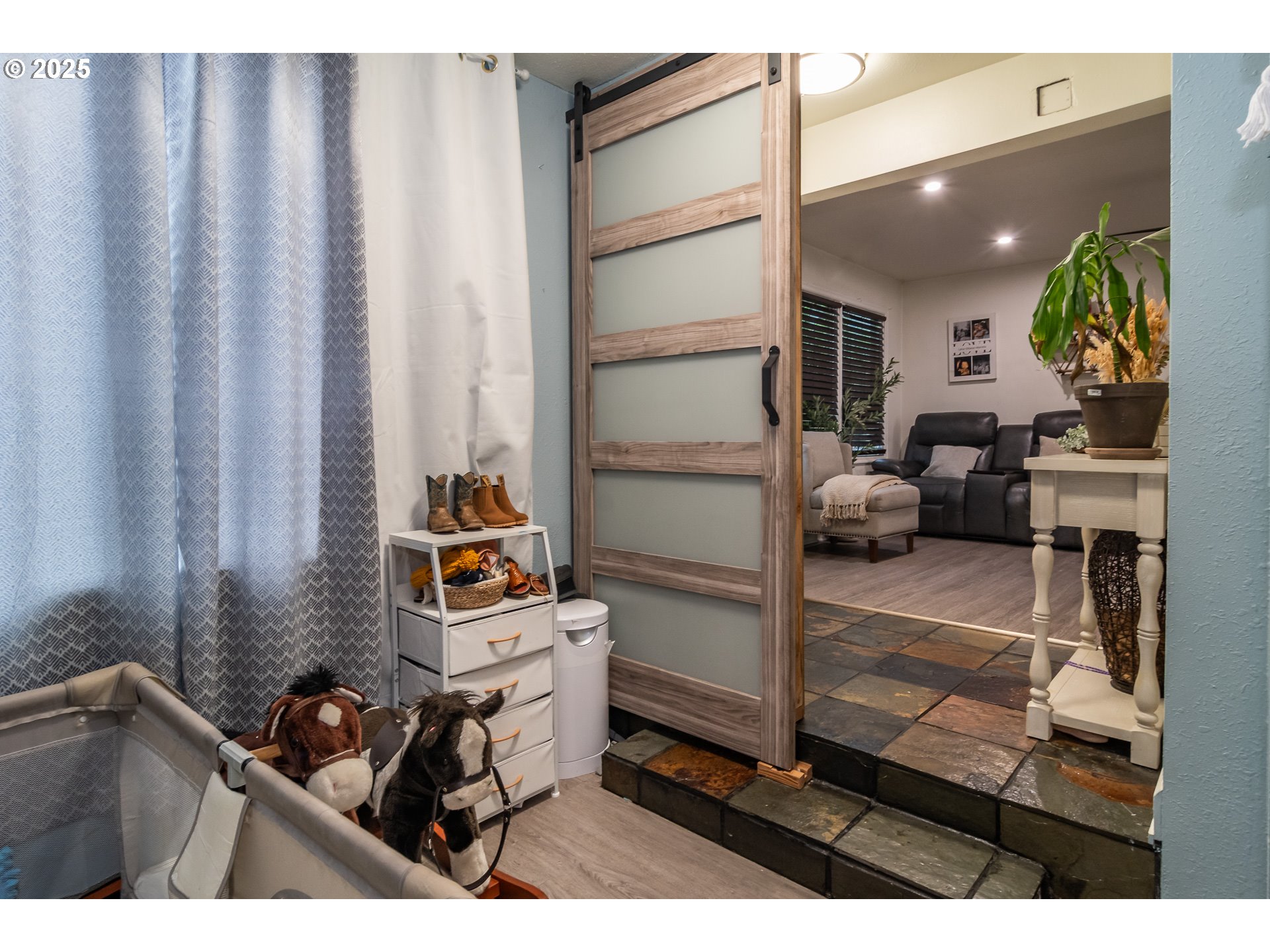 property viewer photo 23