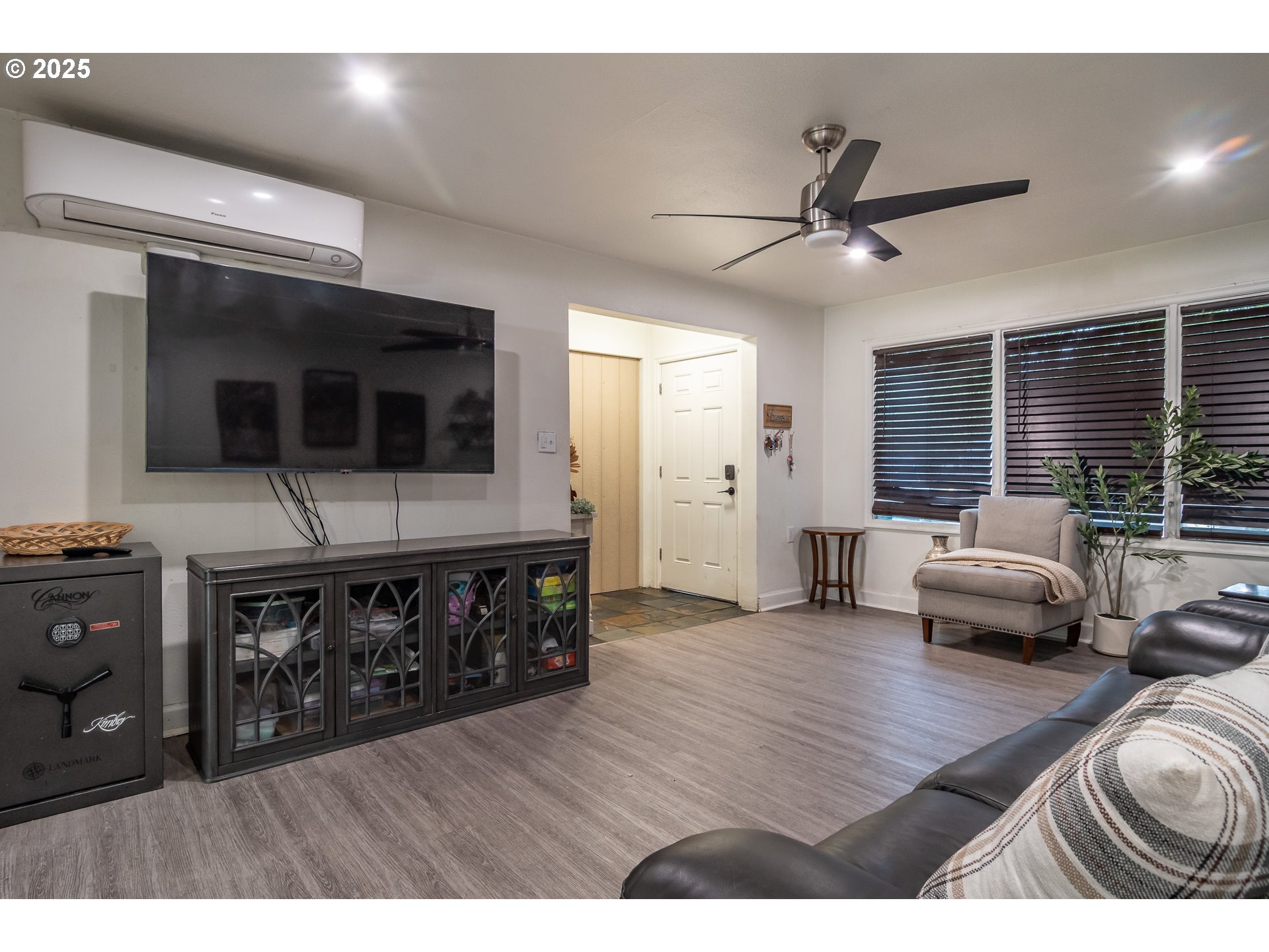 property viewer photo 3