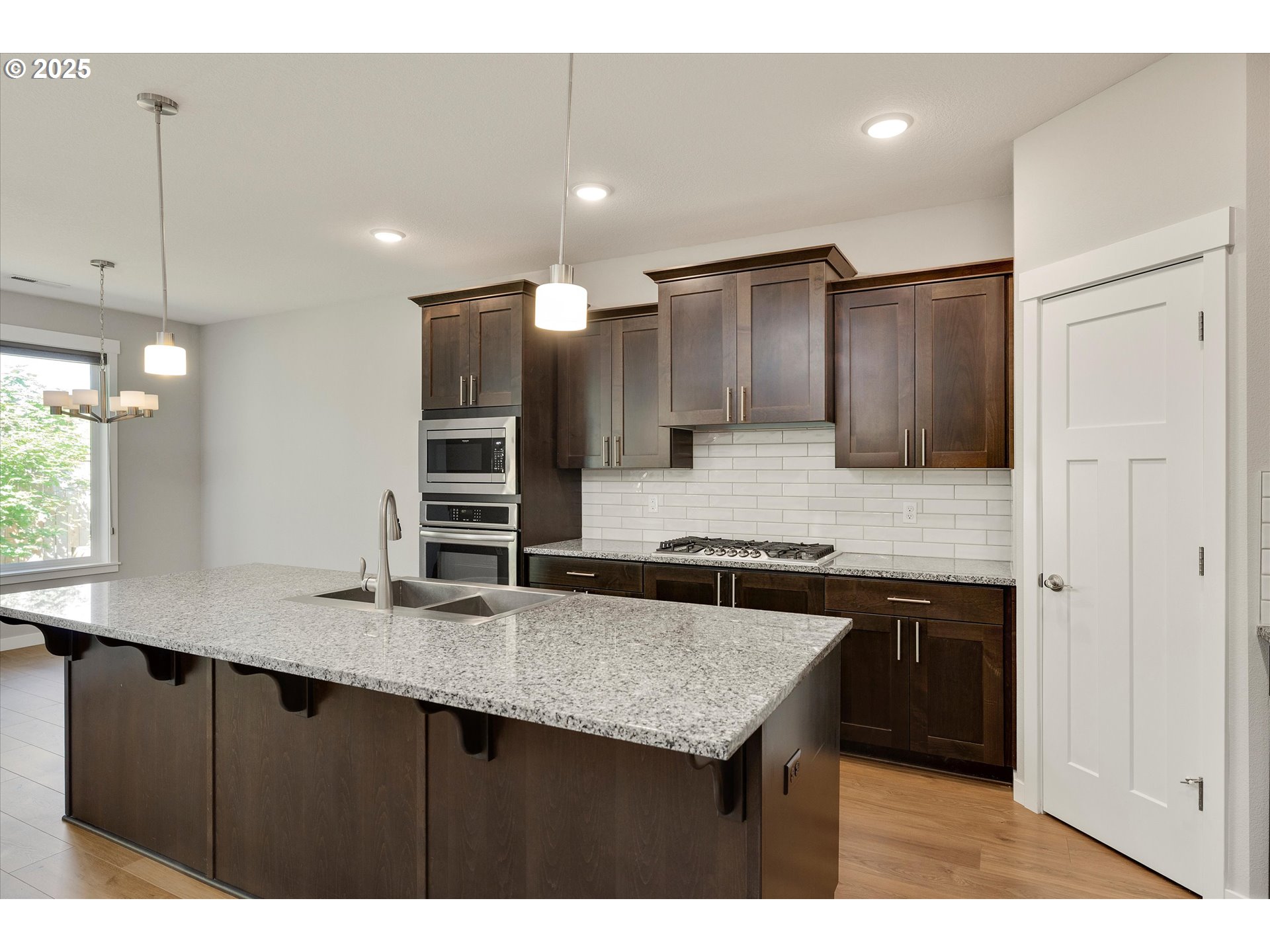 property viewer photo 12
