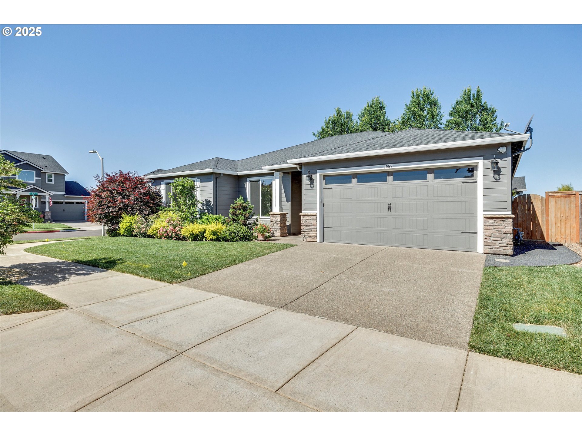 property viewer photo 3