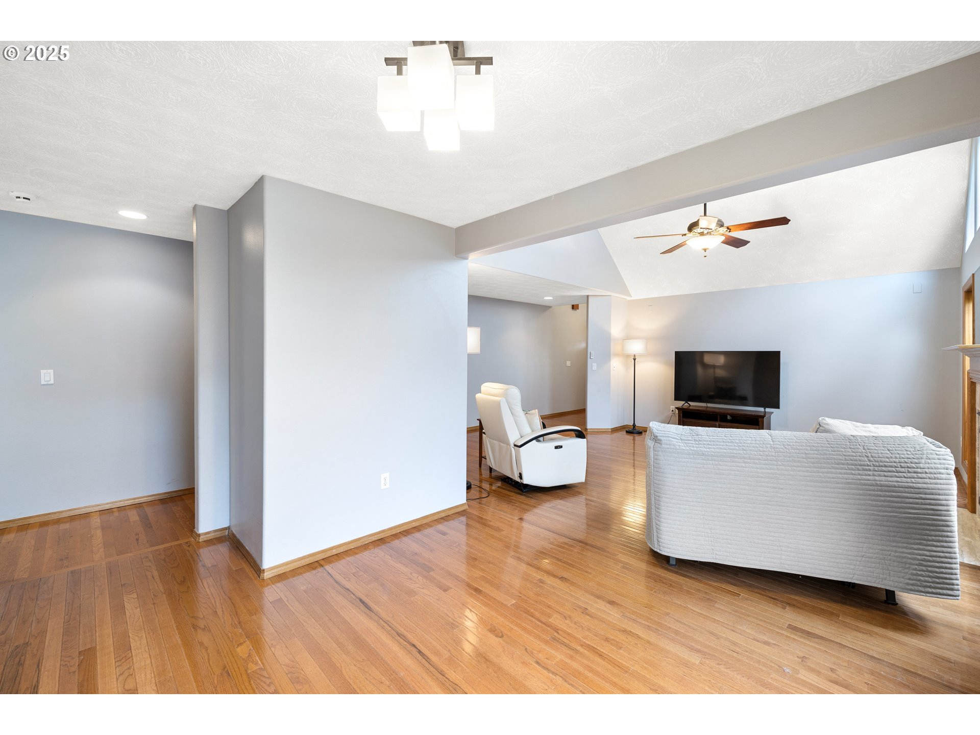 property viewer photo 18