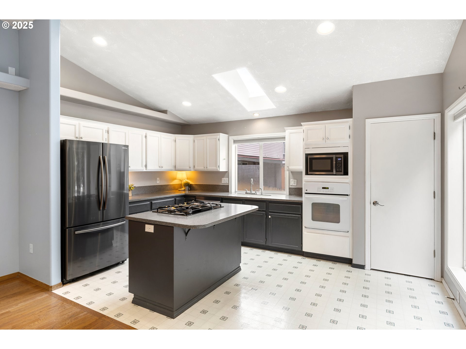 property viewer photo 23