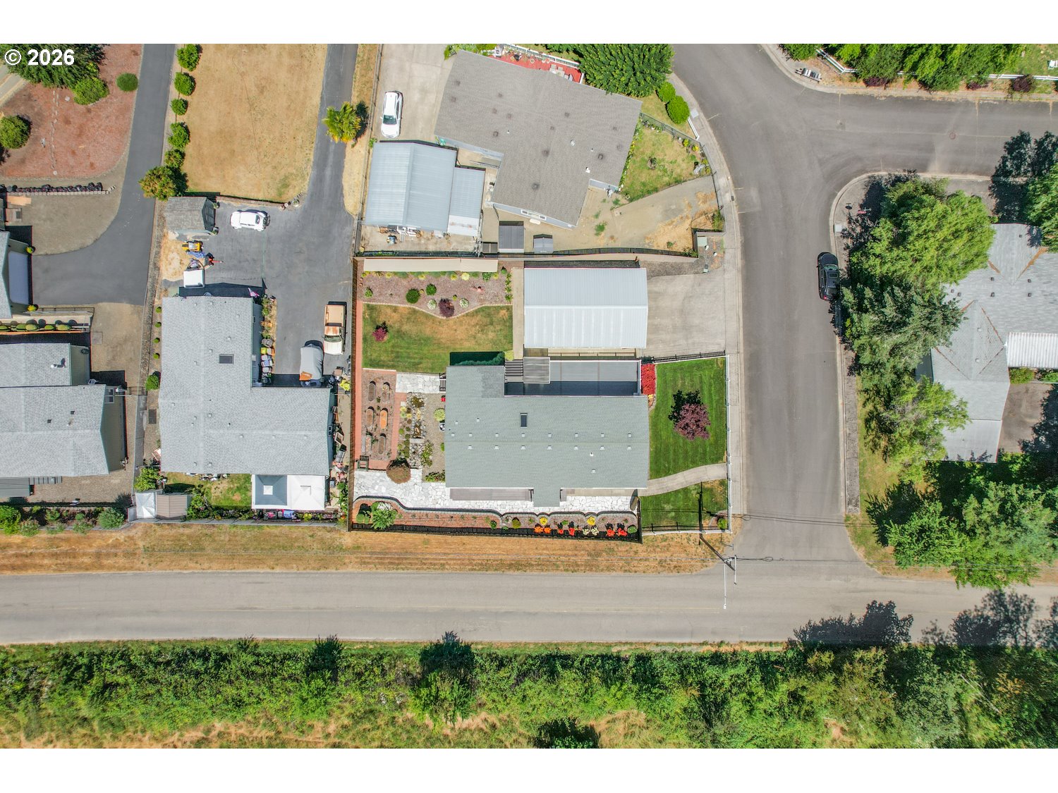 main property photo 32