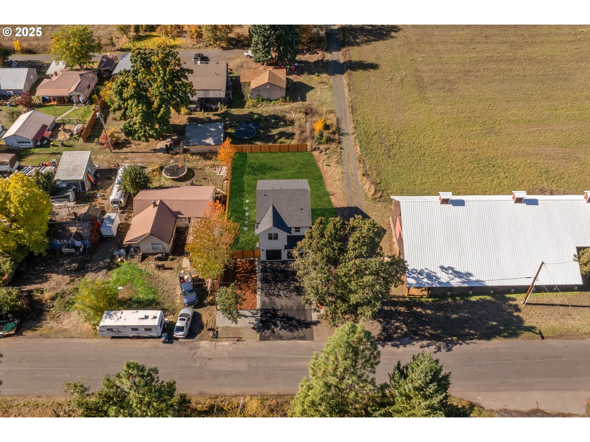 main property photo 28