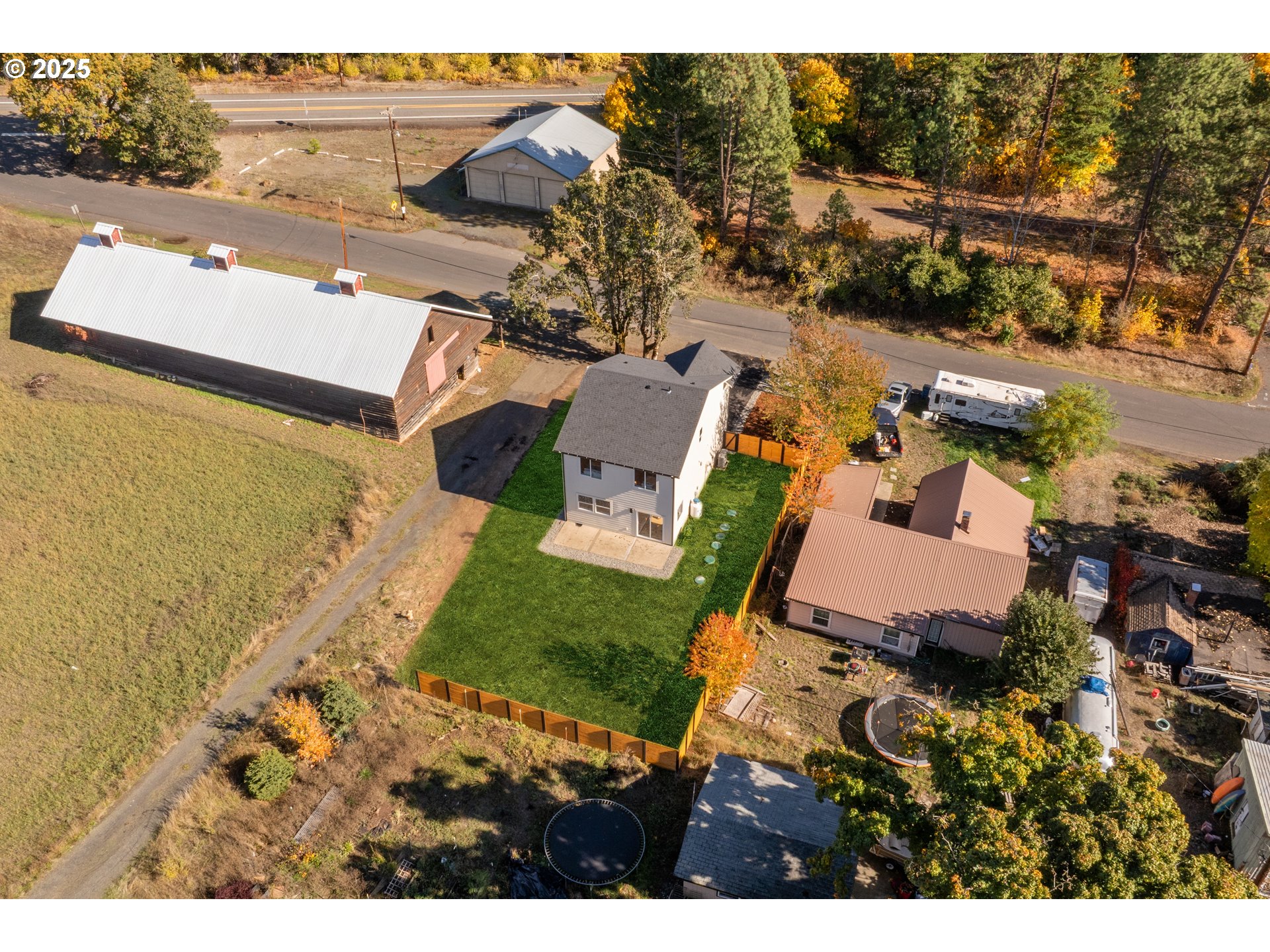 main property photo 30