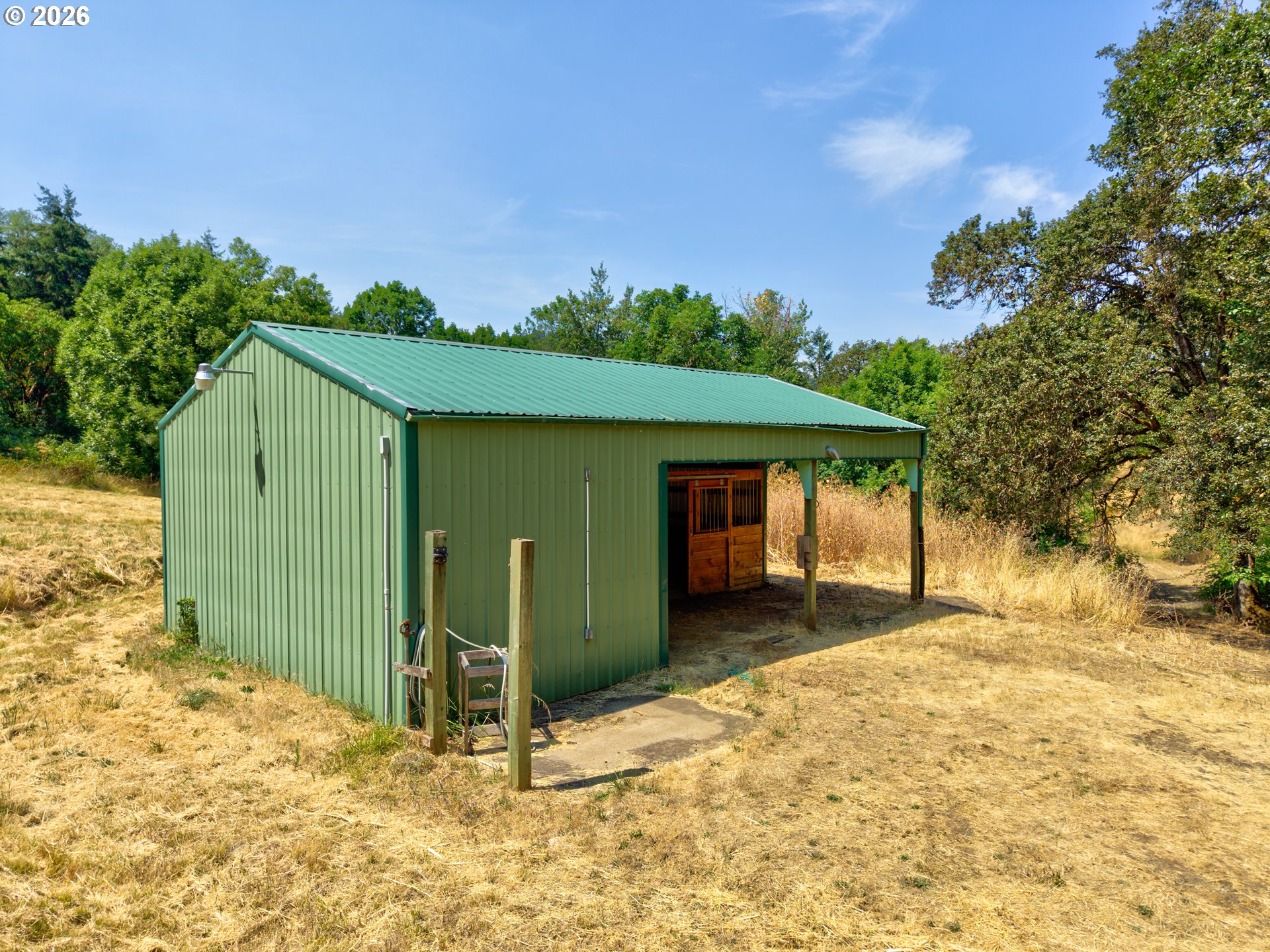main property photo 28