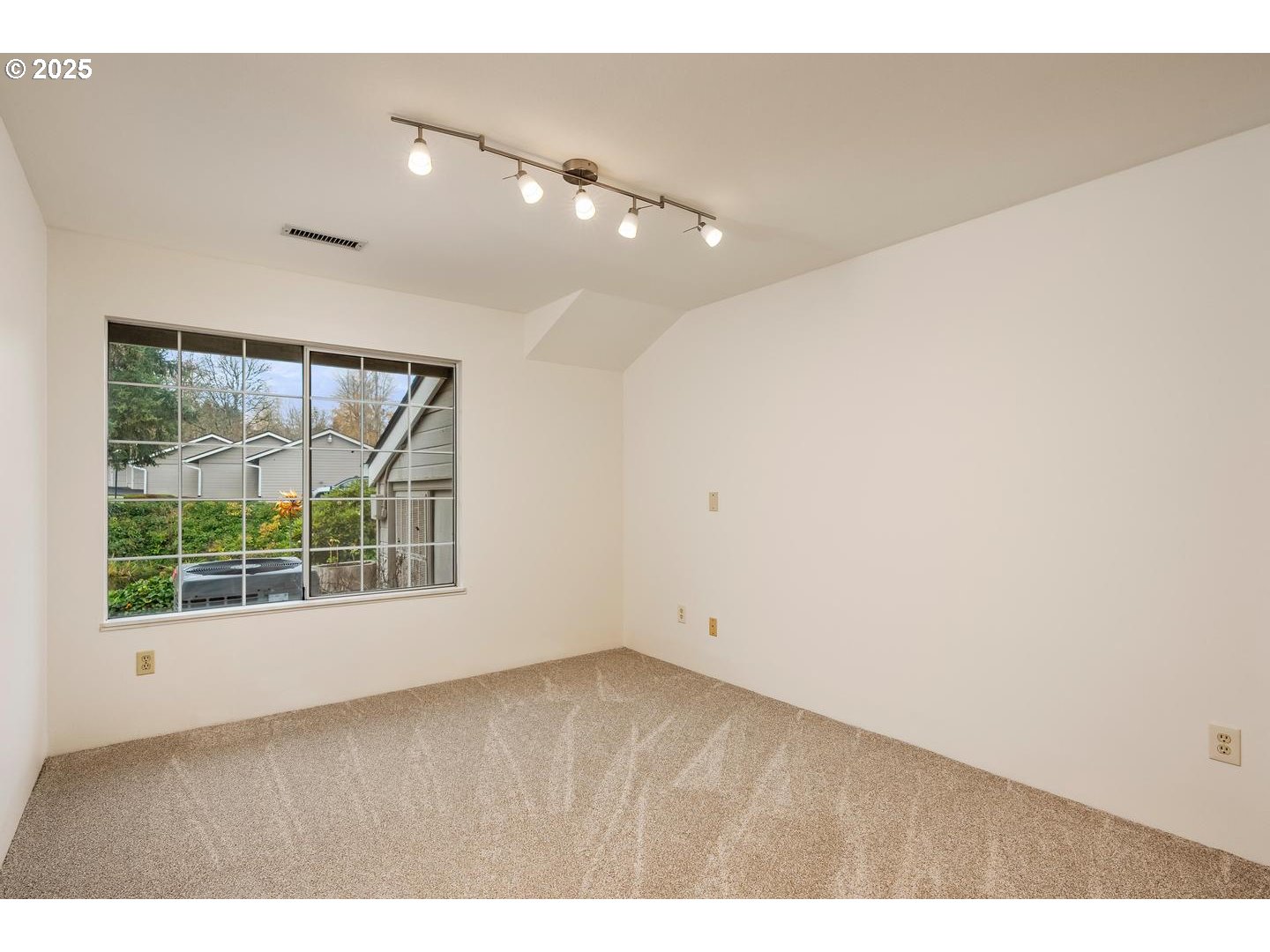 property viewer photo 26