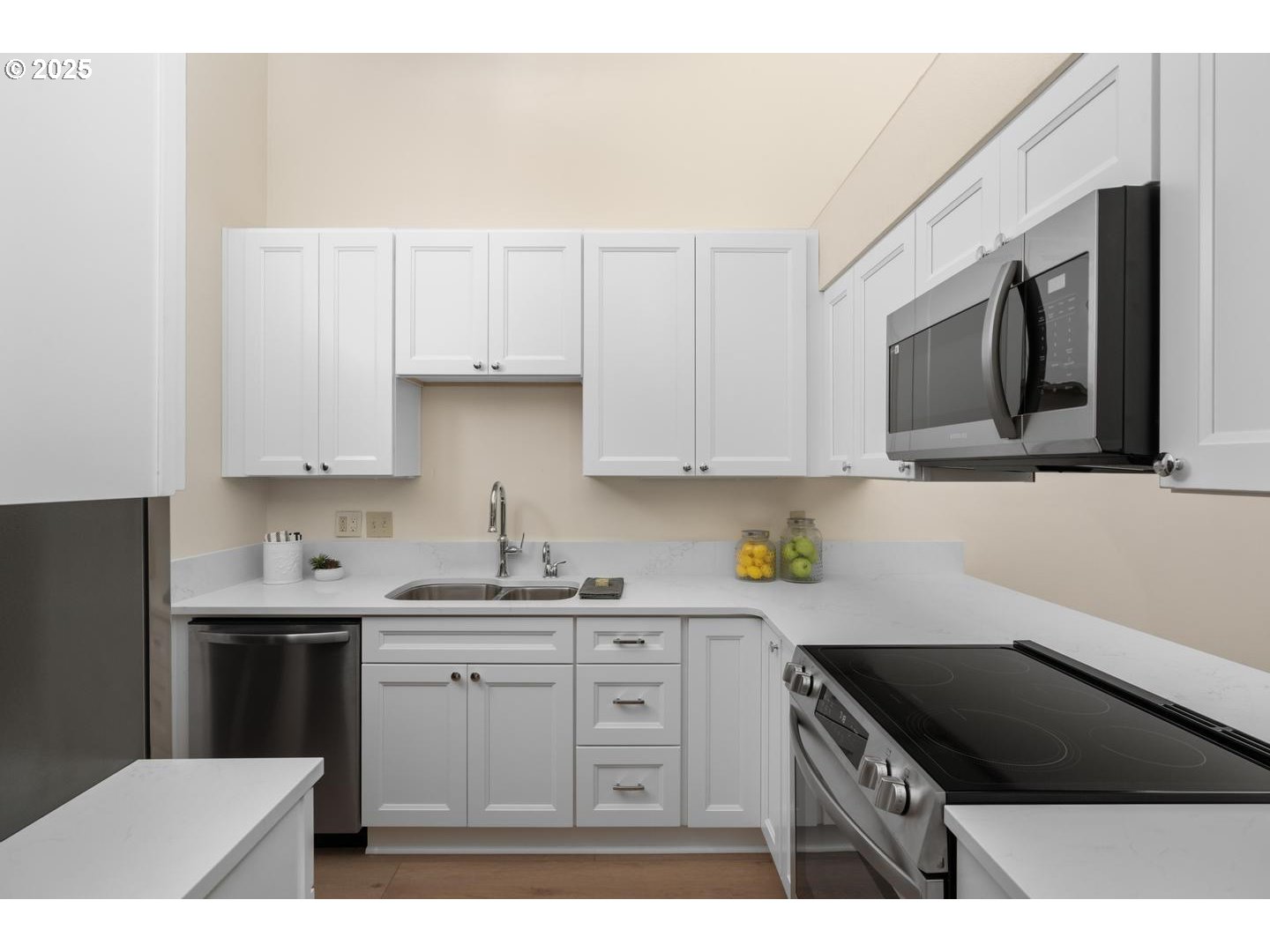 property viewer photo 8