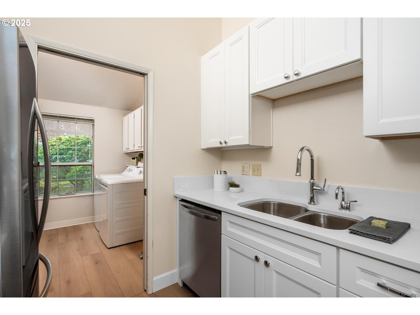 property viewer photo 9