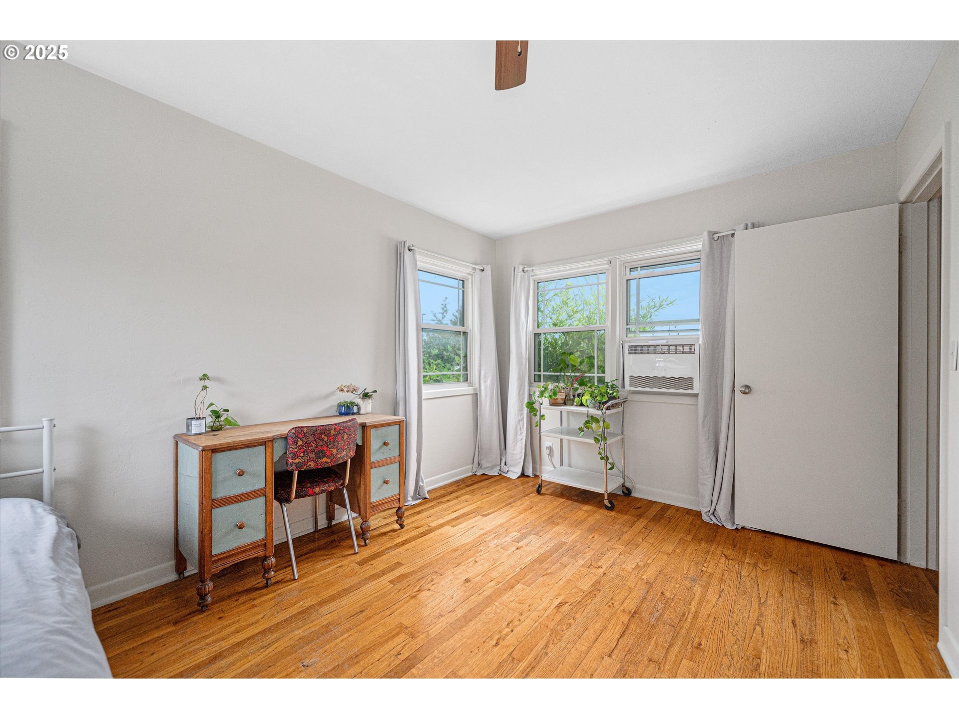 property viewer photo 16
