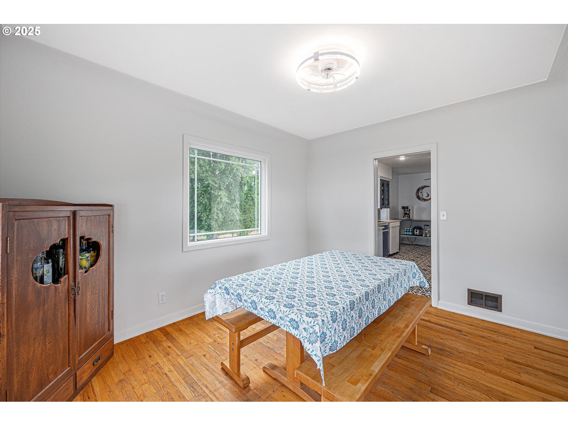 property viewer photo 9