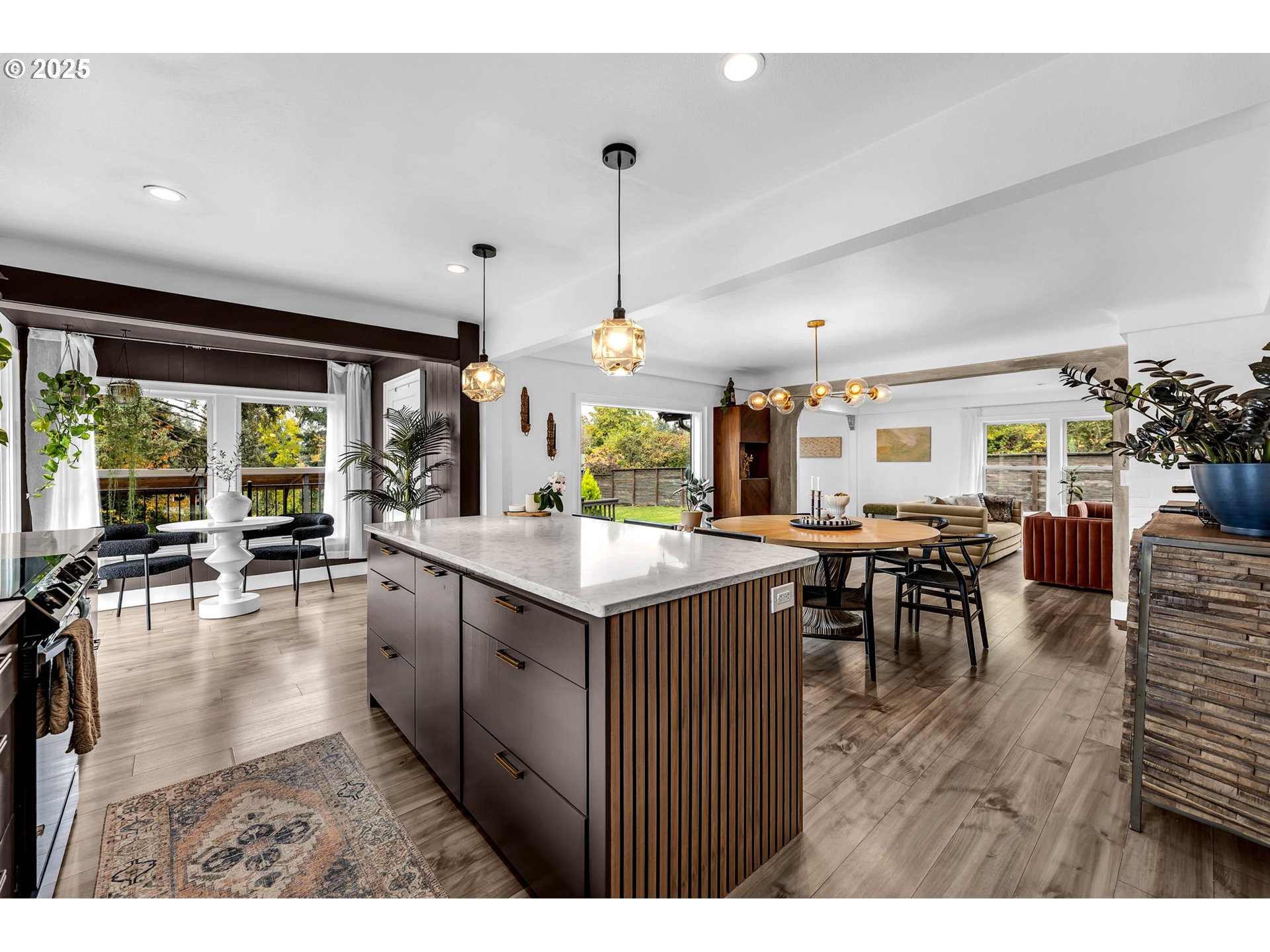 property viewer photo 18