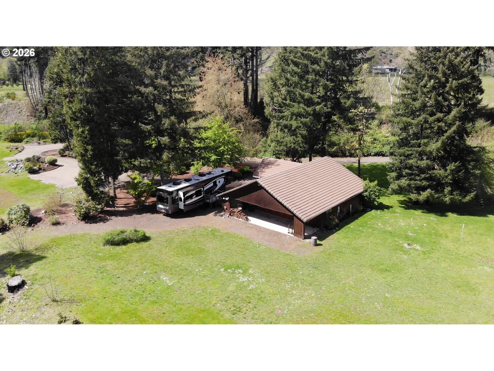 main property photo 13