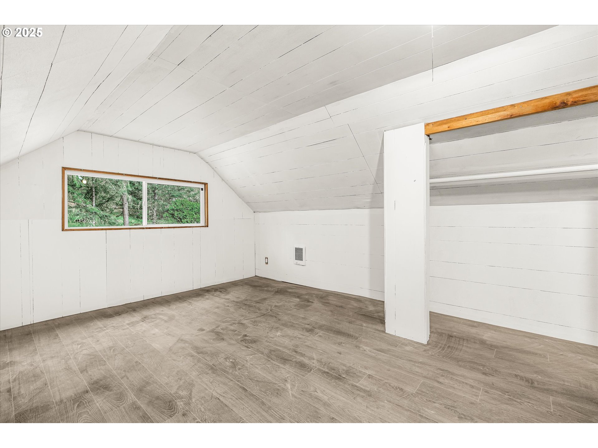 property viewer photo 15