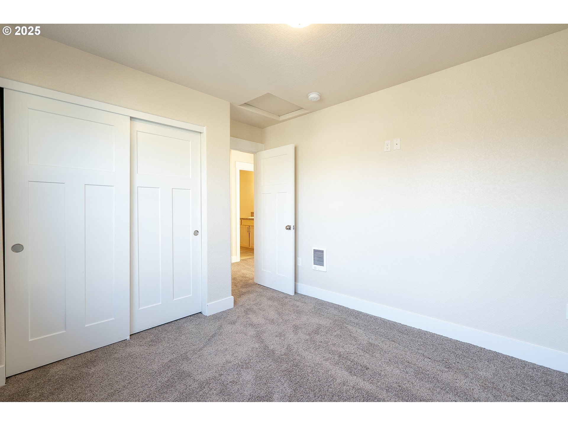 property viewer photo 12