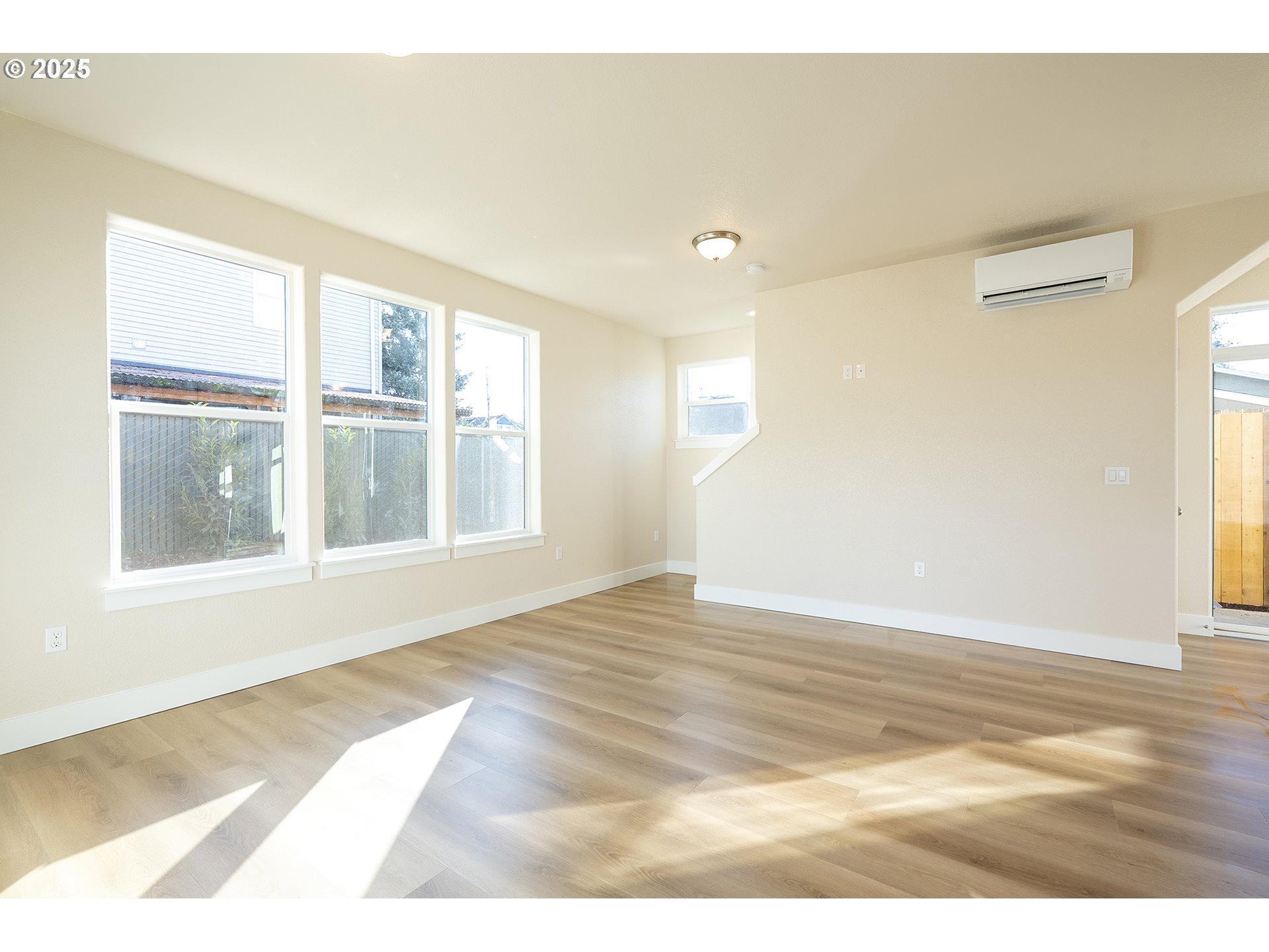 property viewer photo 3