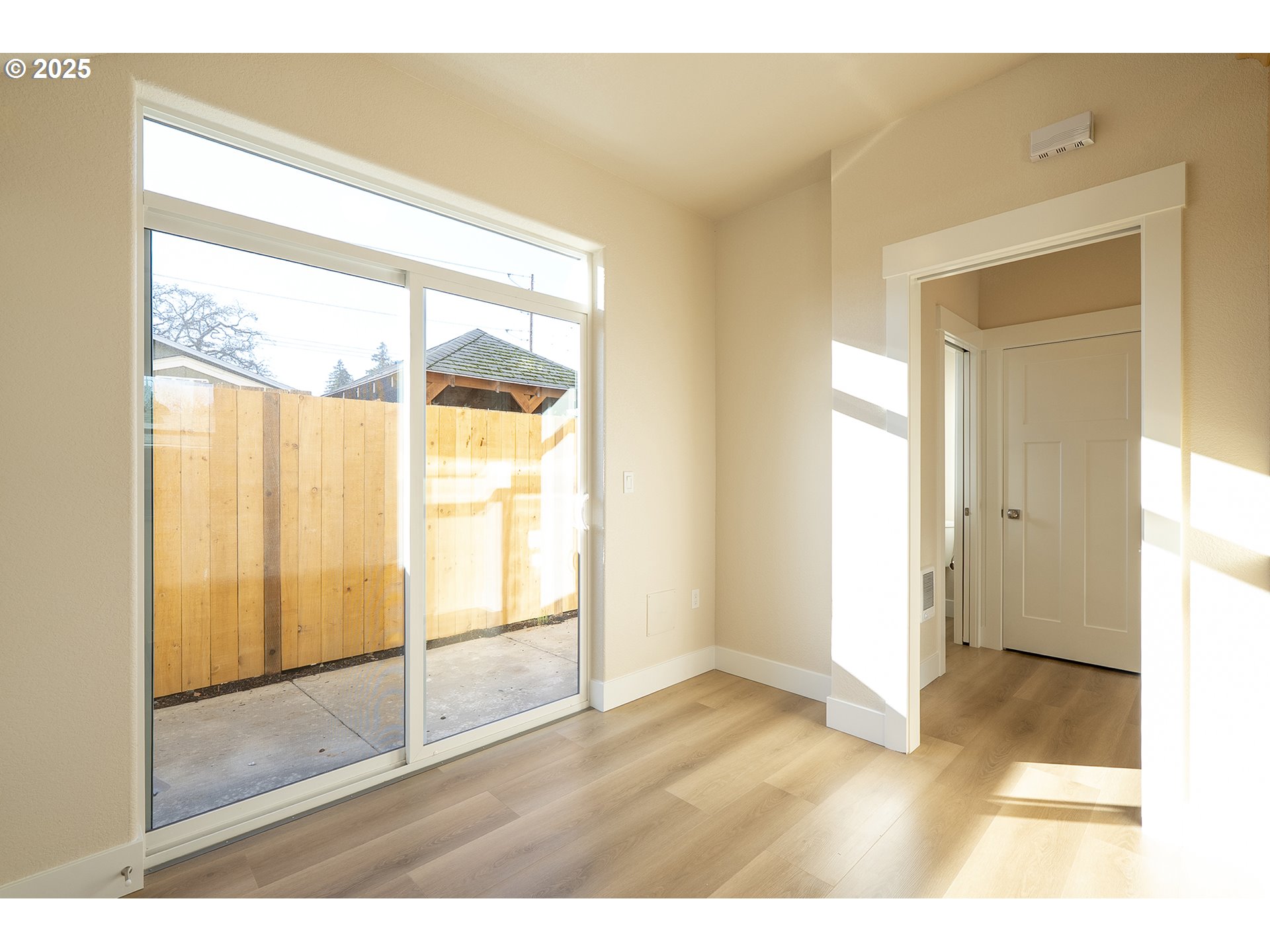 property viewer photo 7