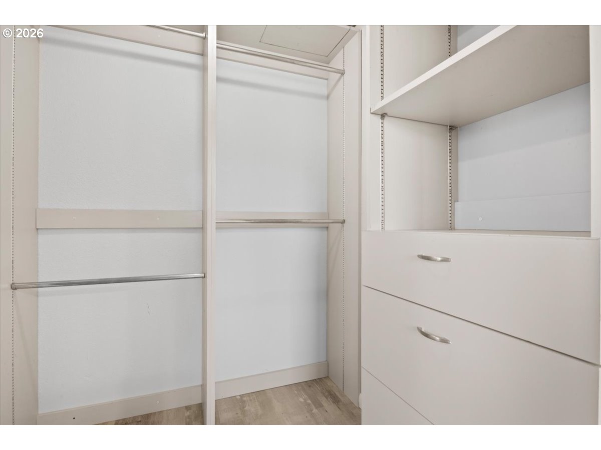 property viewer photo 18