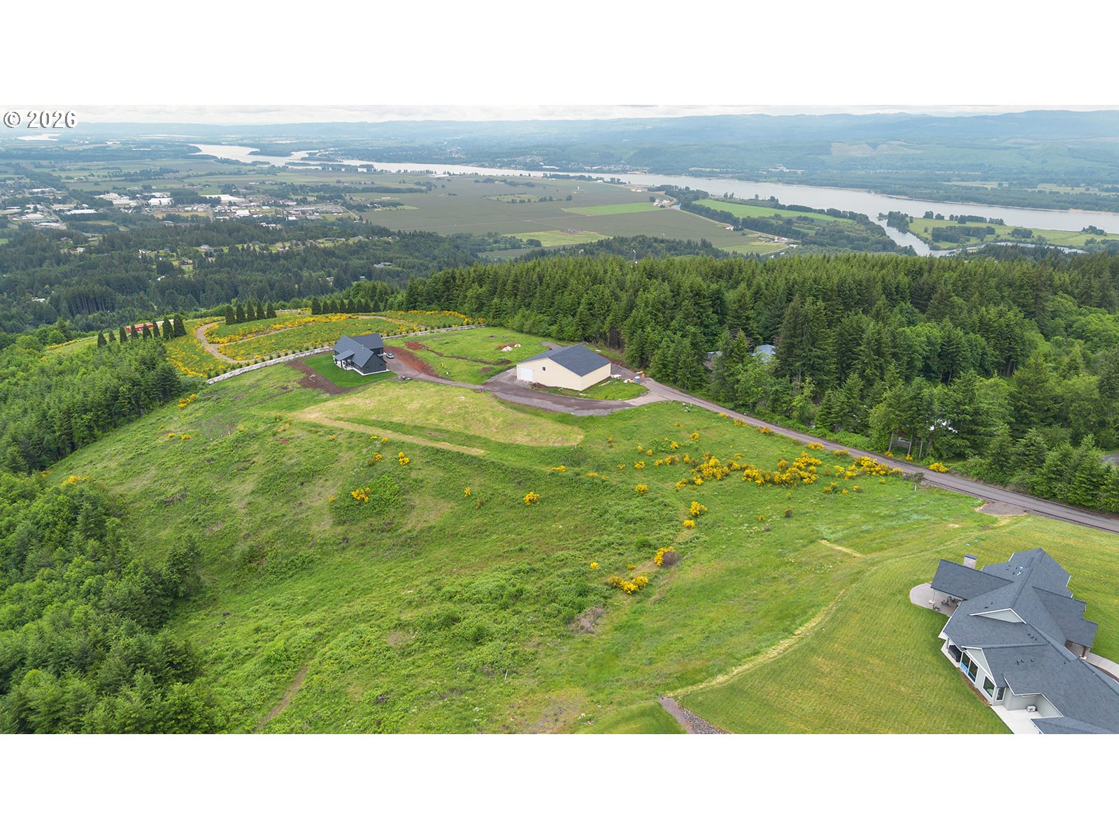 main property photo 30