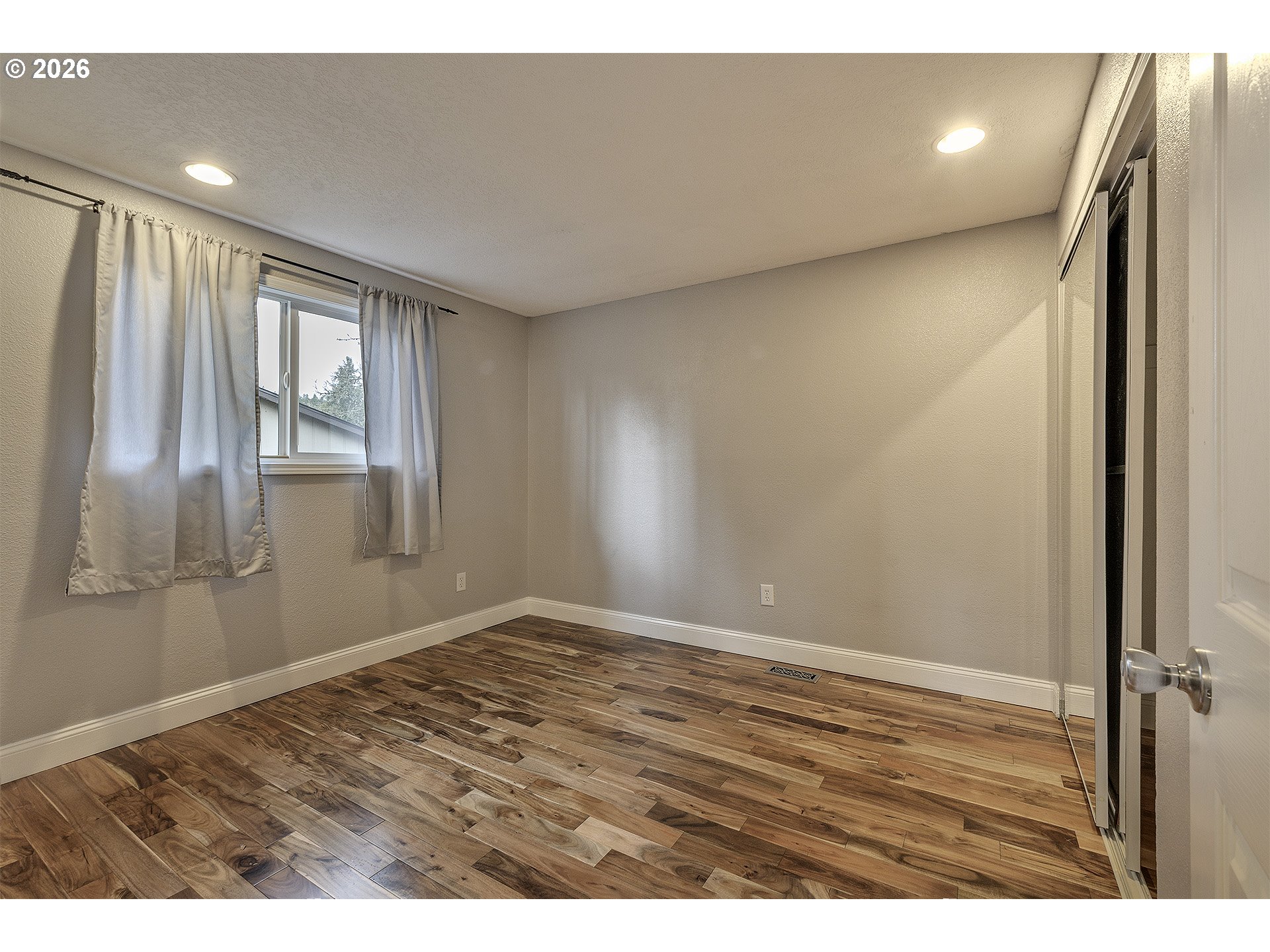 property viewer photo 16