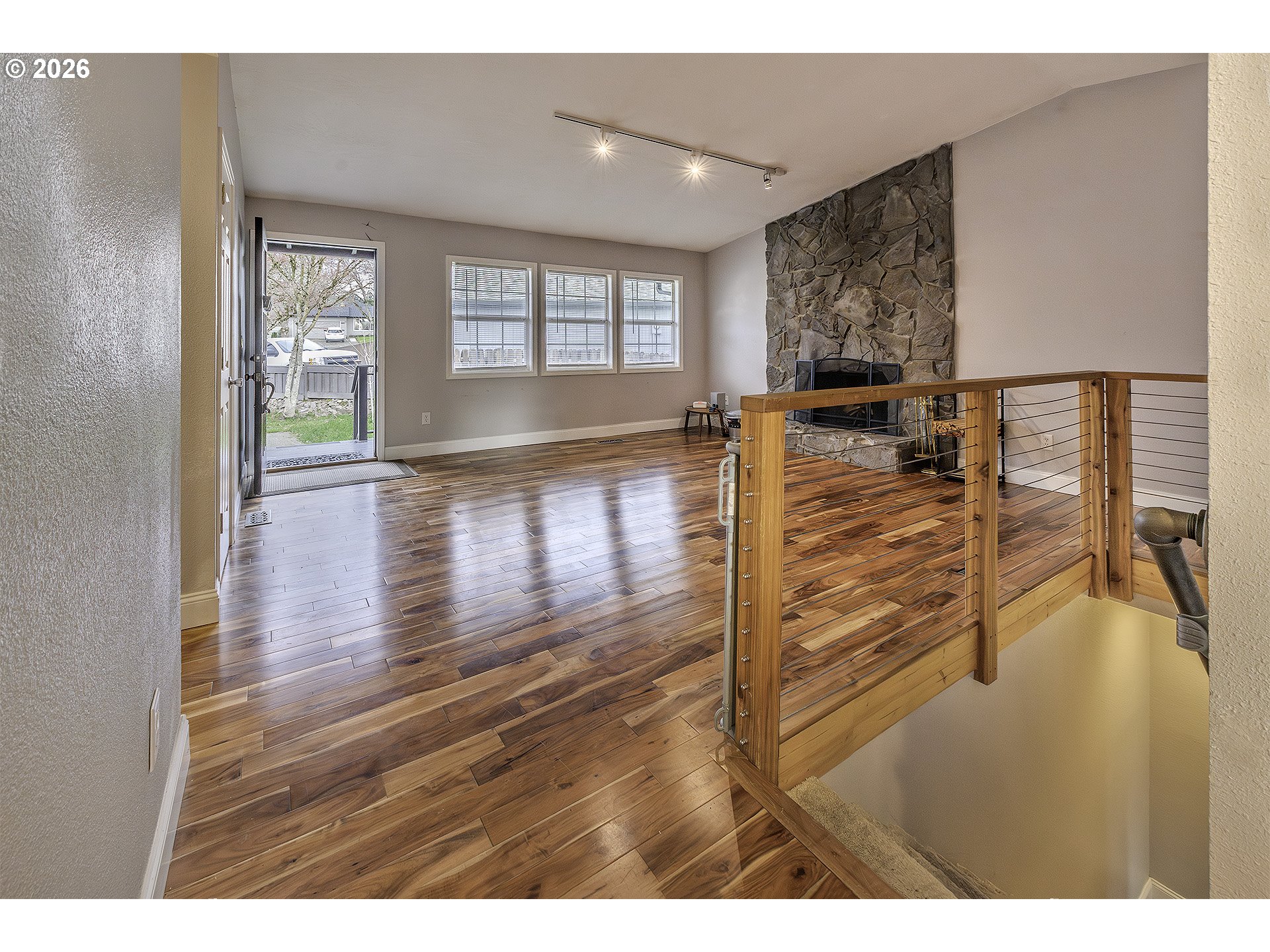 property viewer photo 3