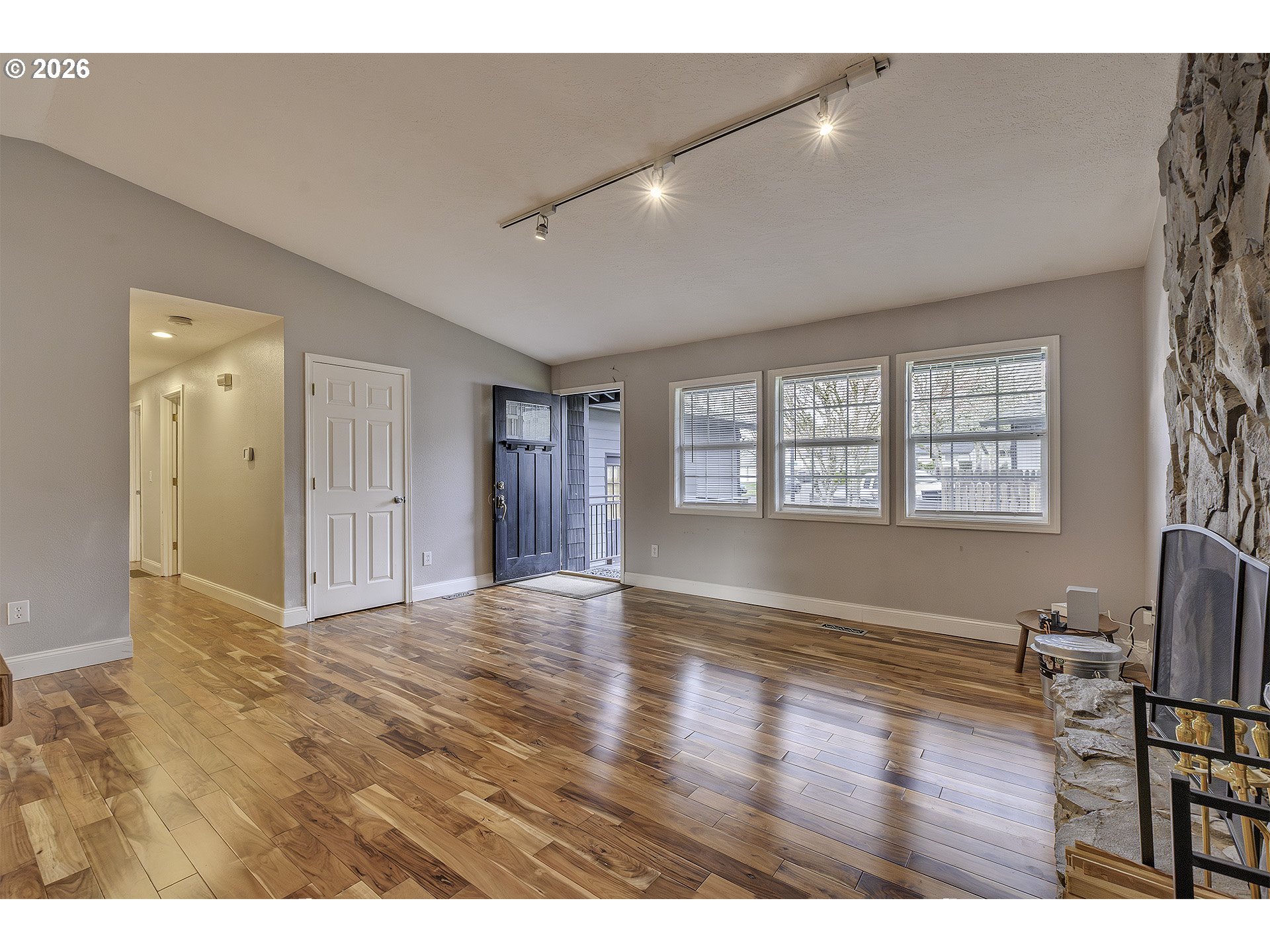 property viewer photo 5