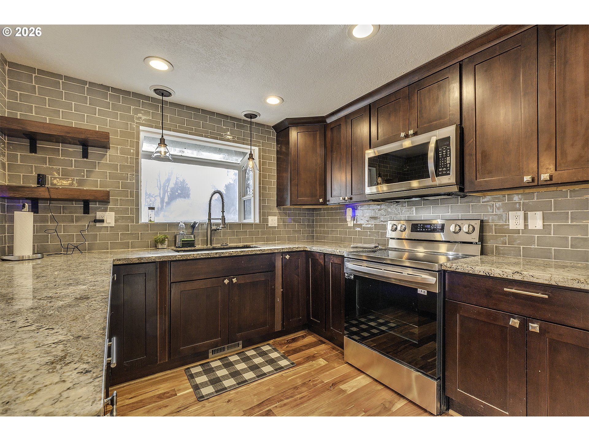 property viewer photo 9