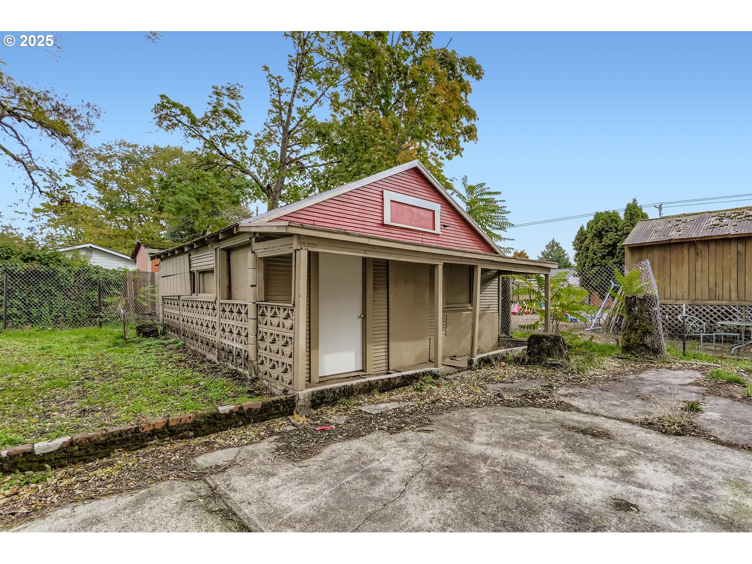 main property photo 23
