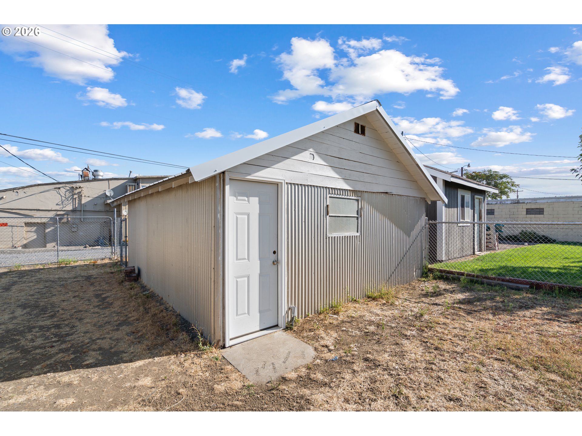 main property photo 16