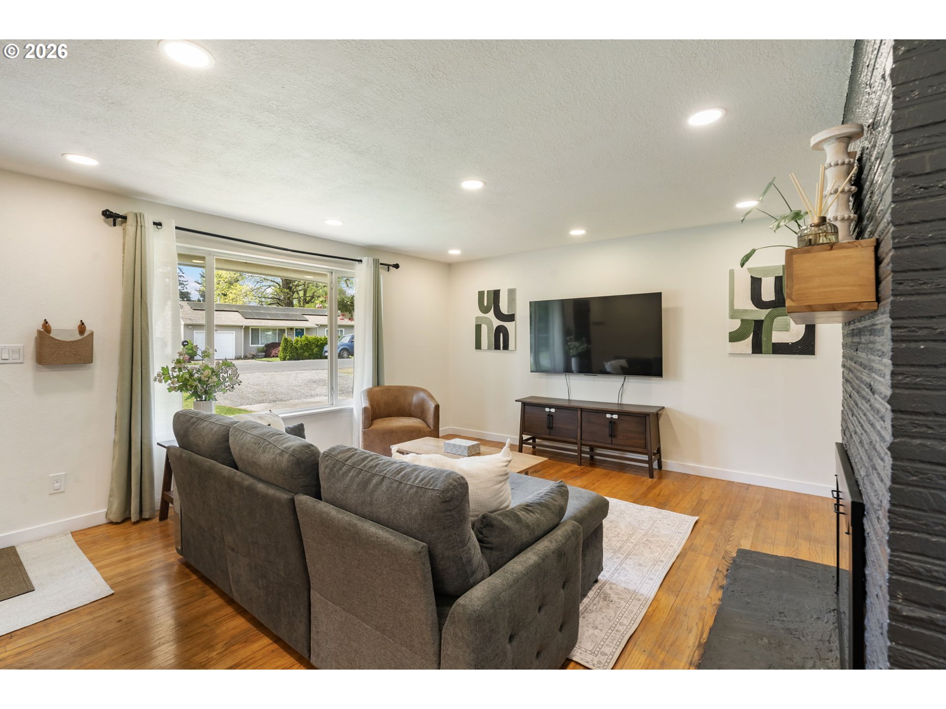 property viewer photo 2