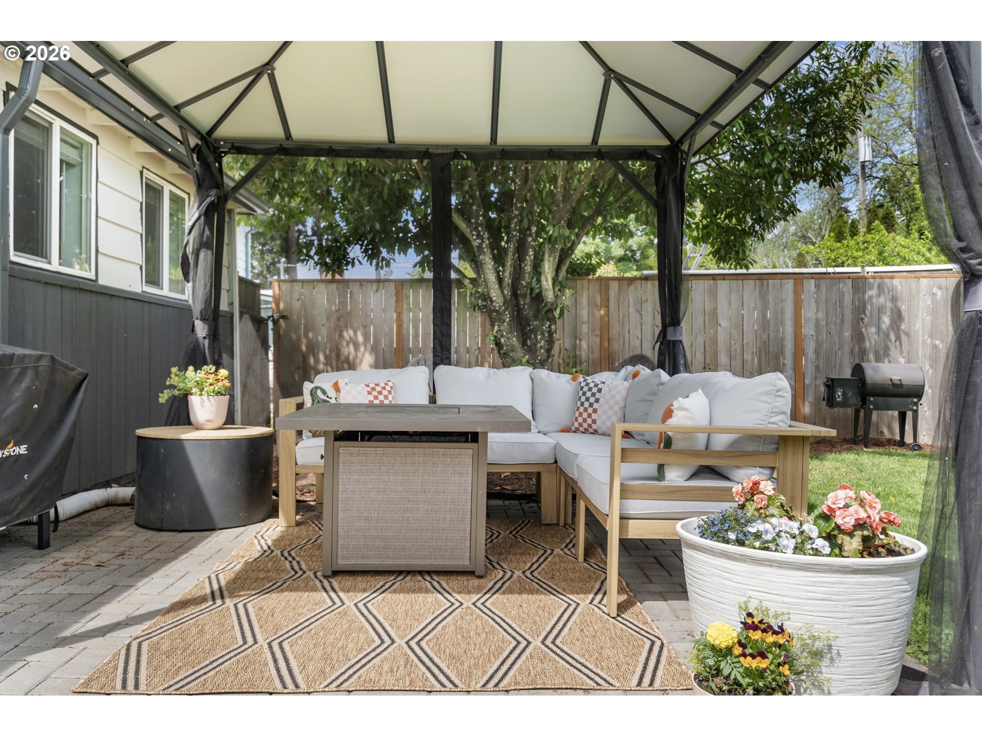 property viewer photo 35