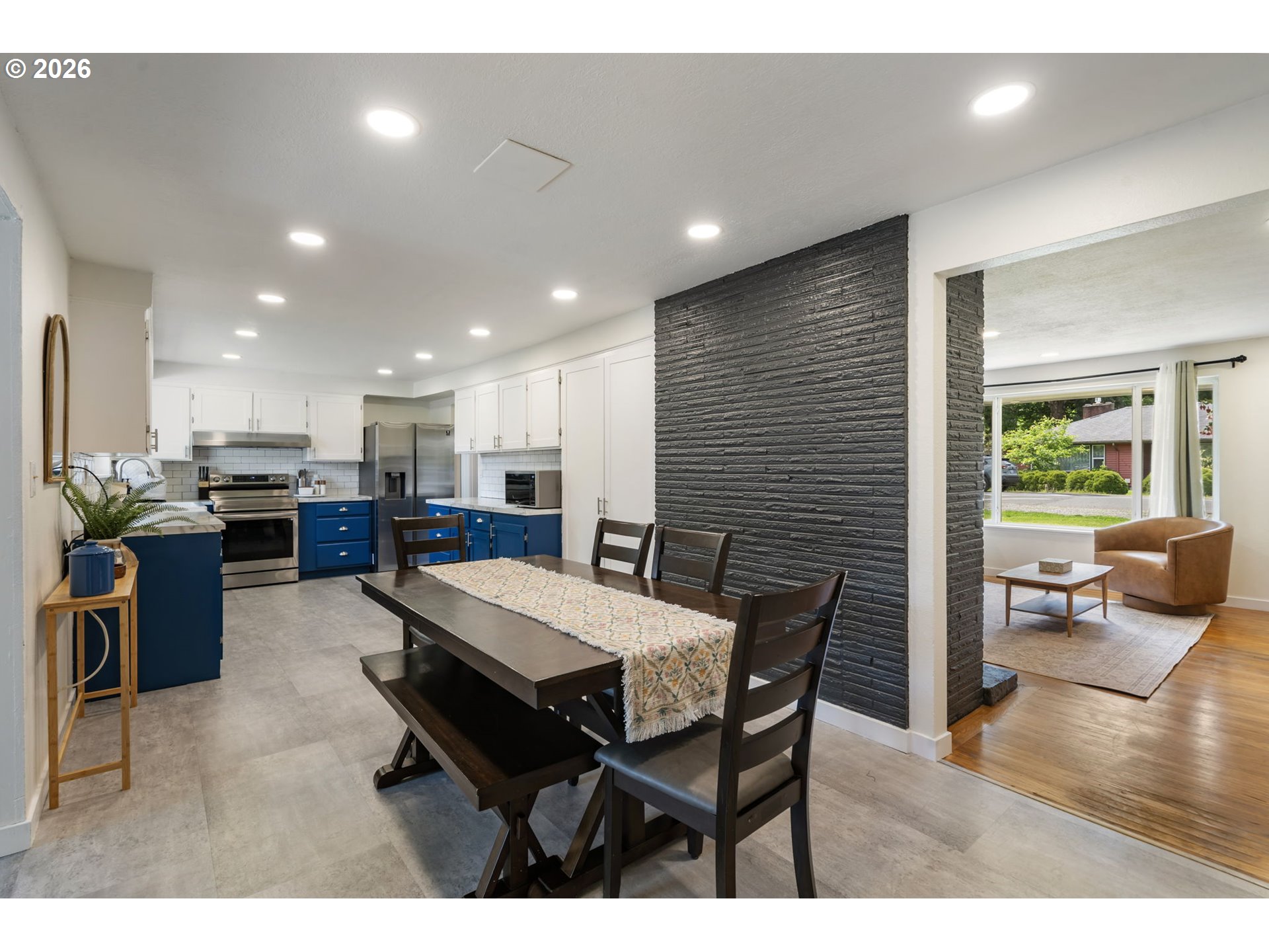 property viewer photo 6