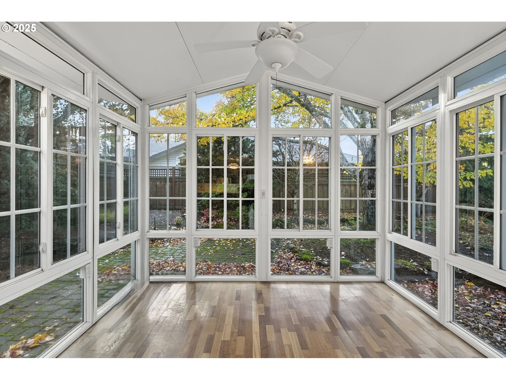 property viewer photo 16