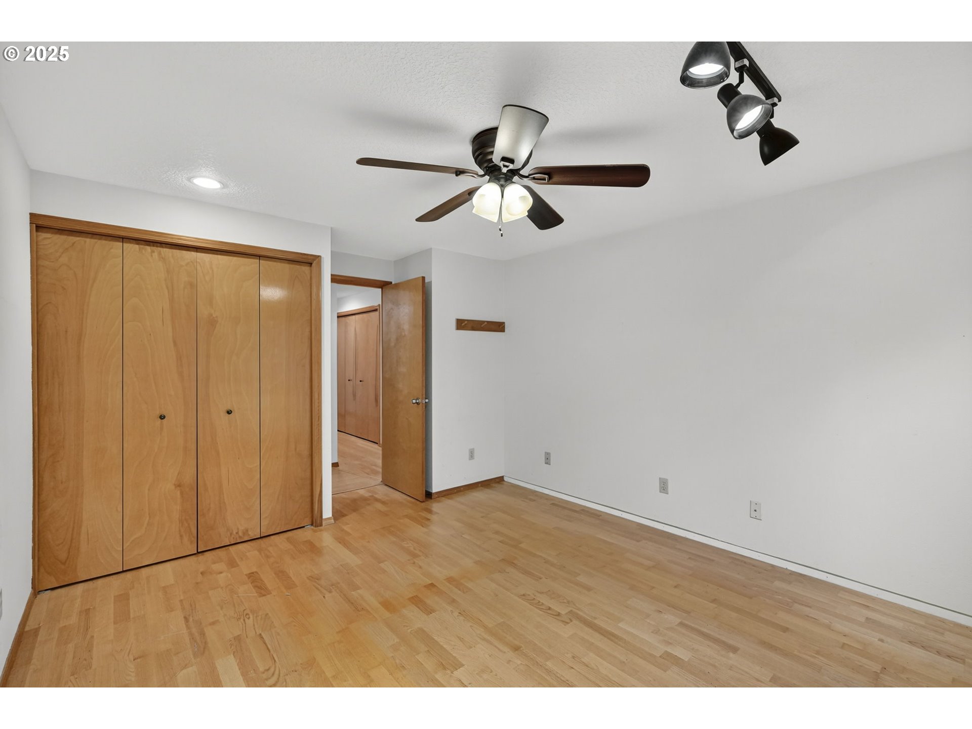 property viewer photo 25