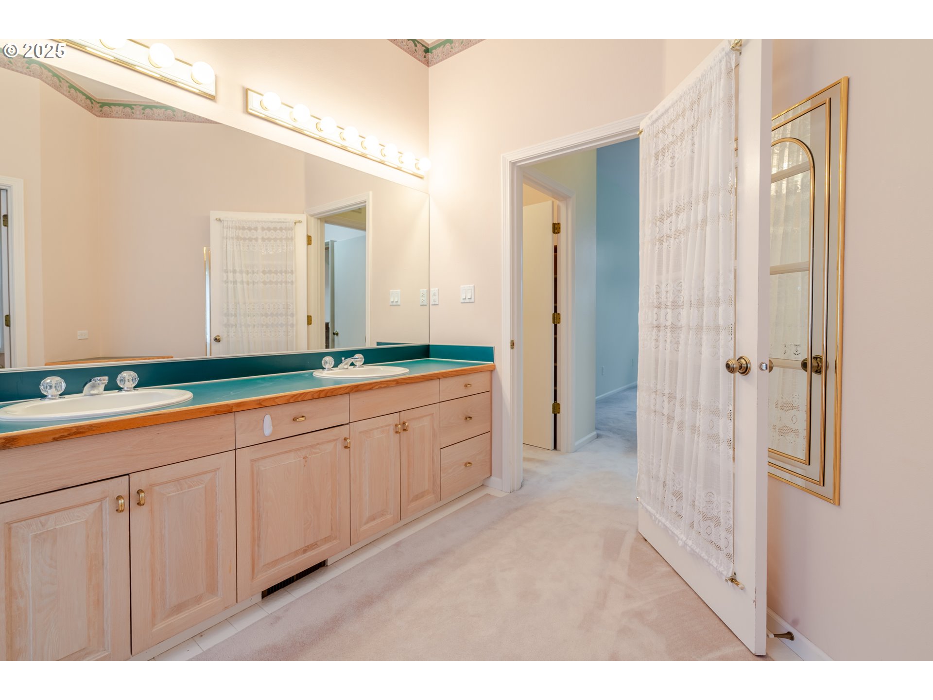 property viewer photo 15