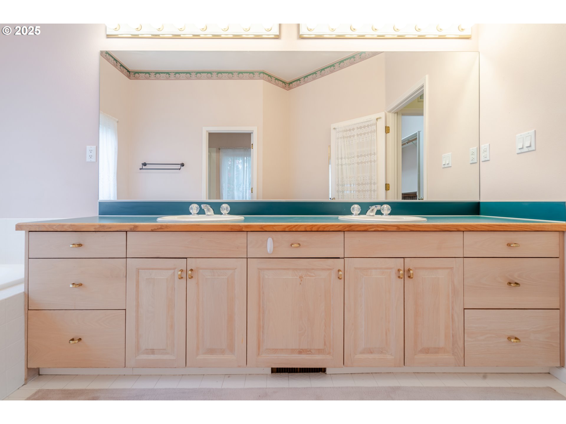 property viewer photo 16