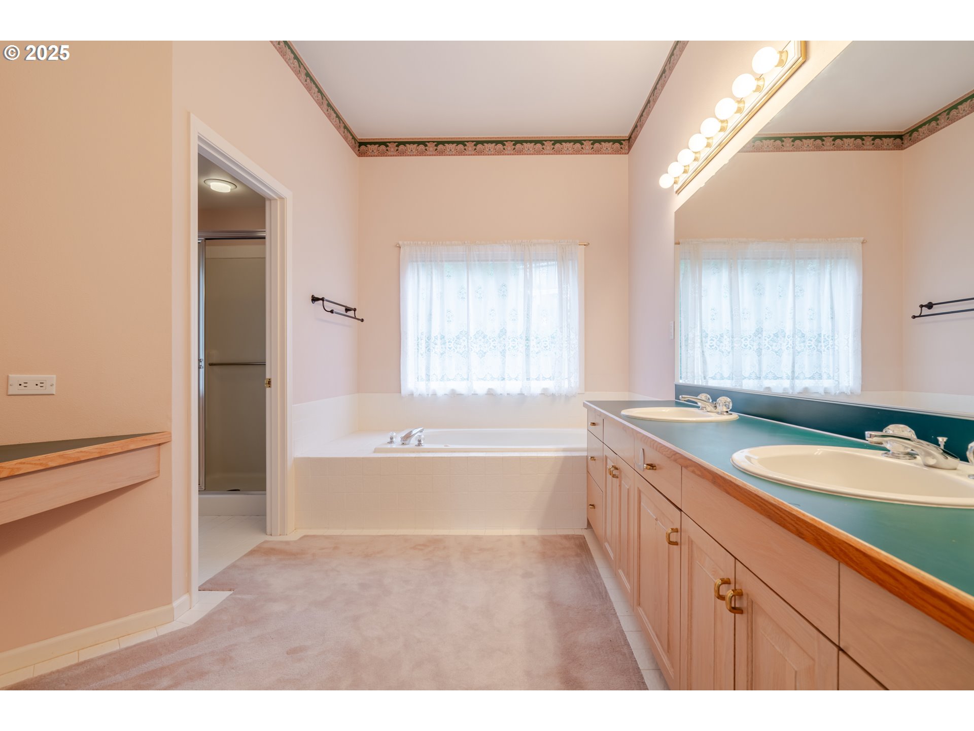 property viewer photo 17