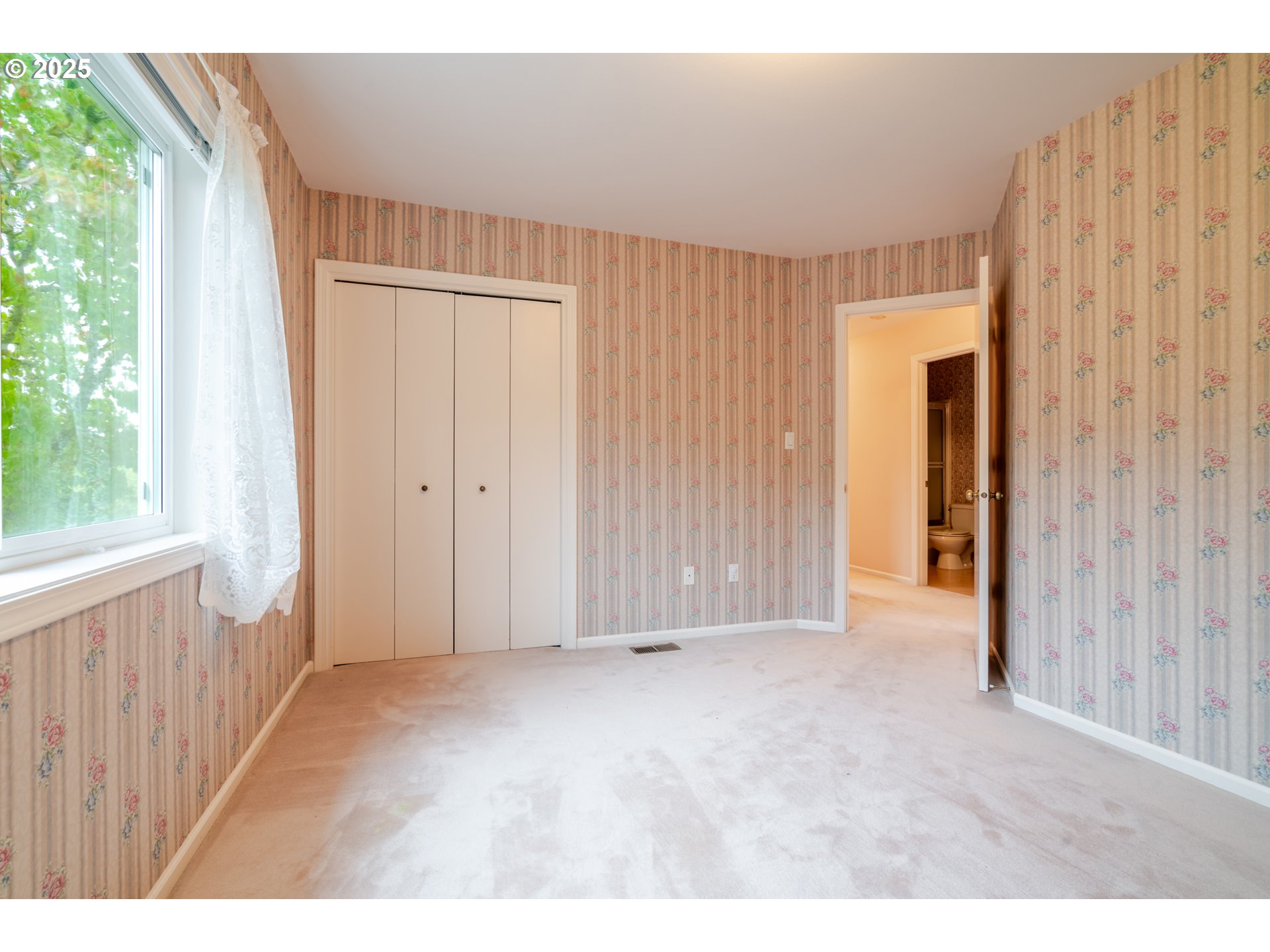 property viewer photo 26