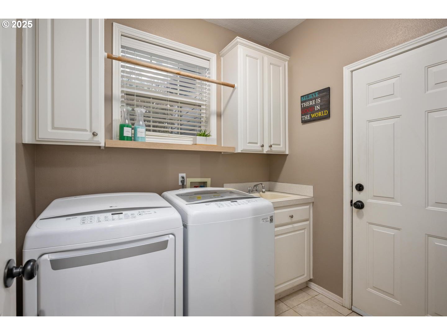 property viewer photo 27