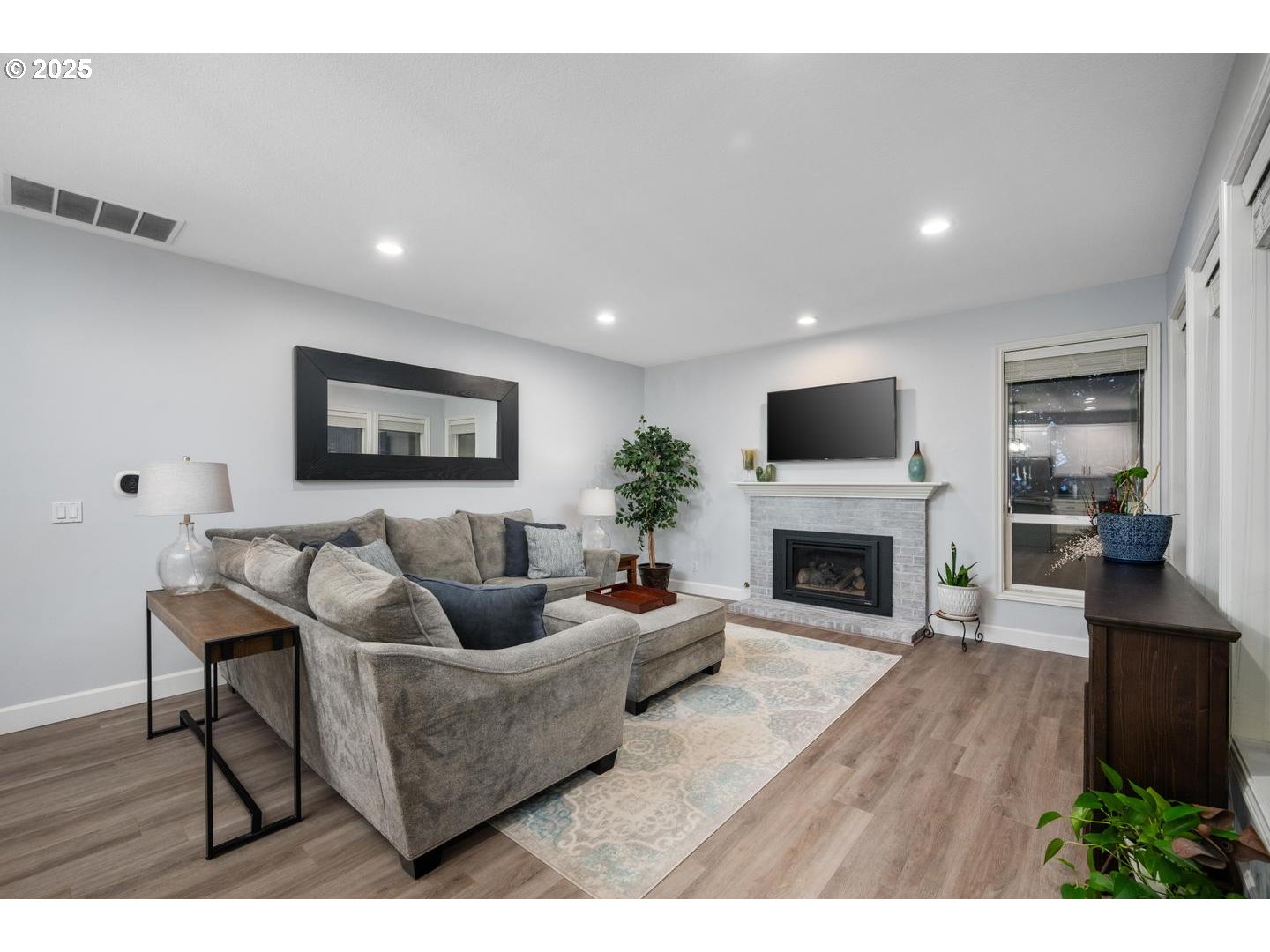 property viewer photo 9