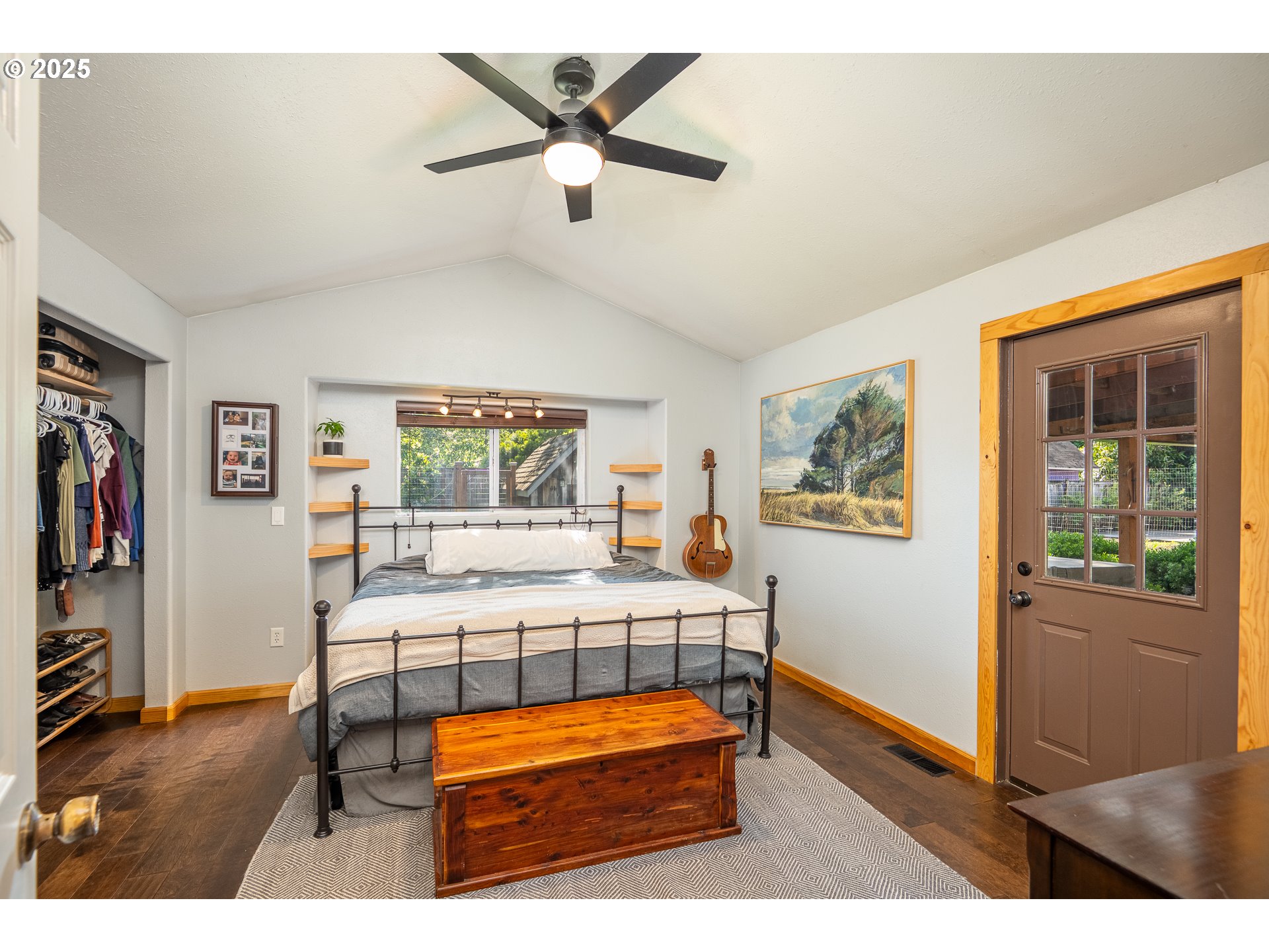 property viewer photo 7