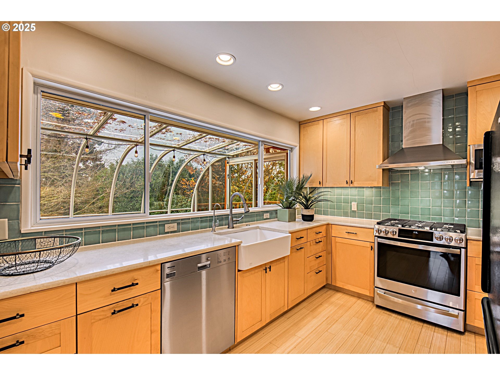 property viewer photo 12