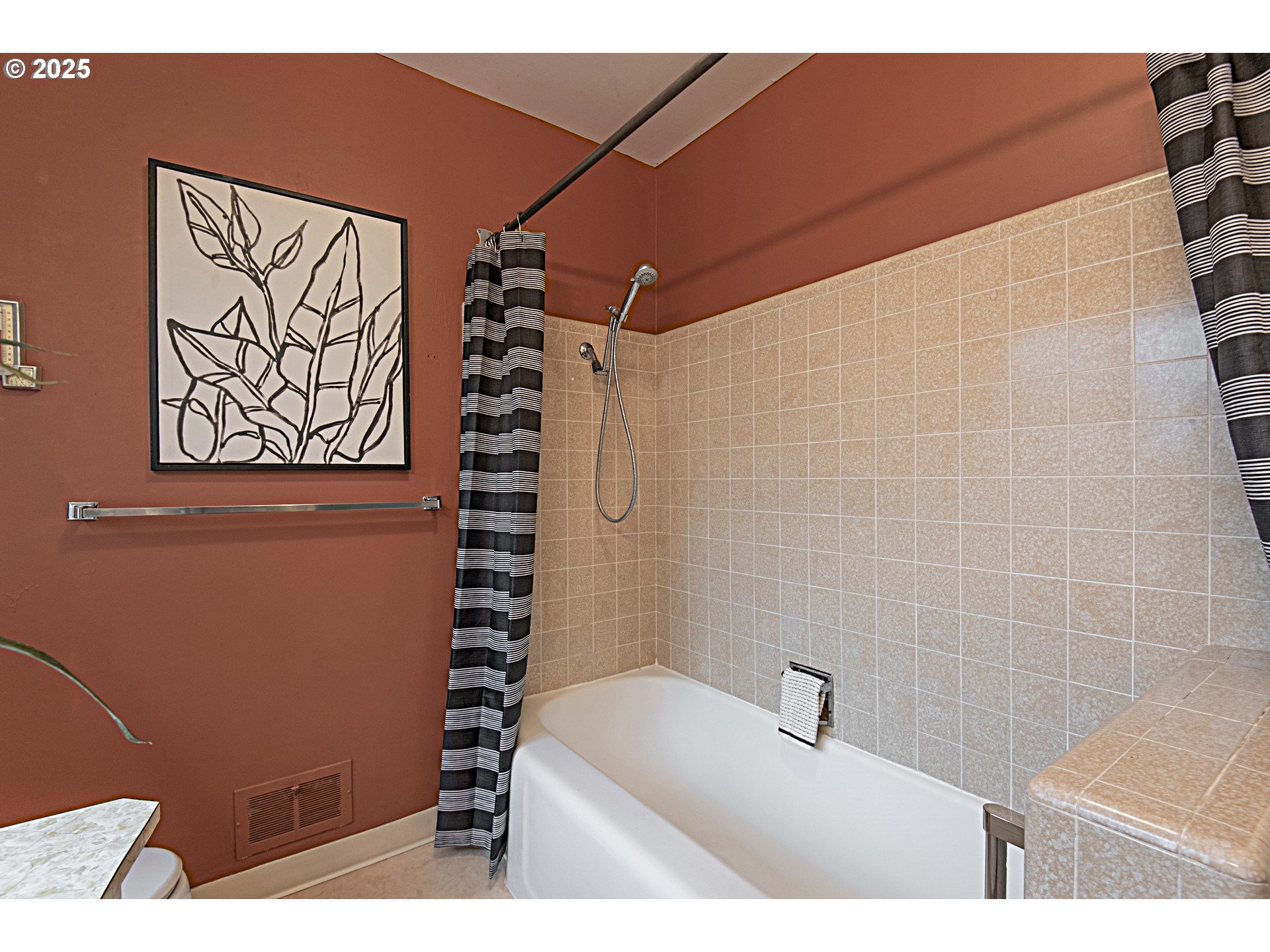 property viewer photo 18