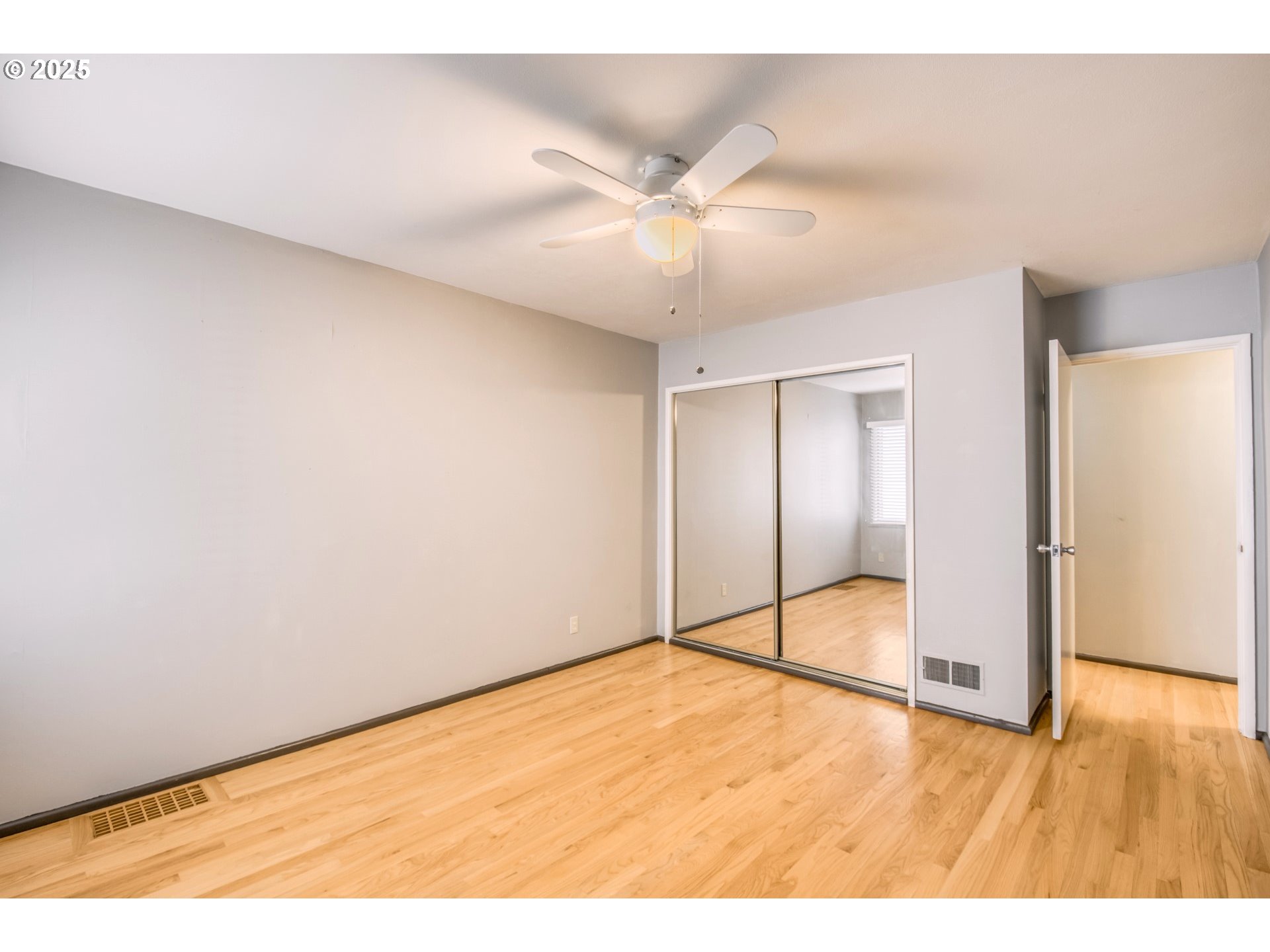 property viewer photo 20