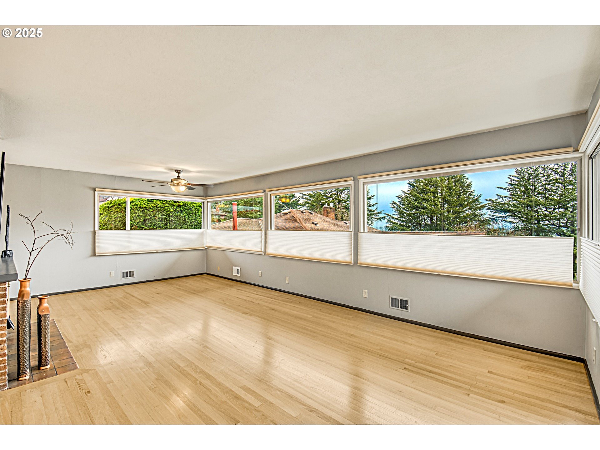 property viewer photo 6