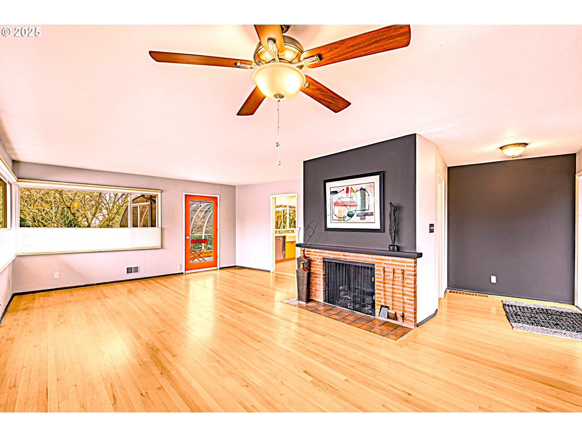 property viewer photo 7