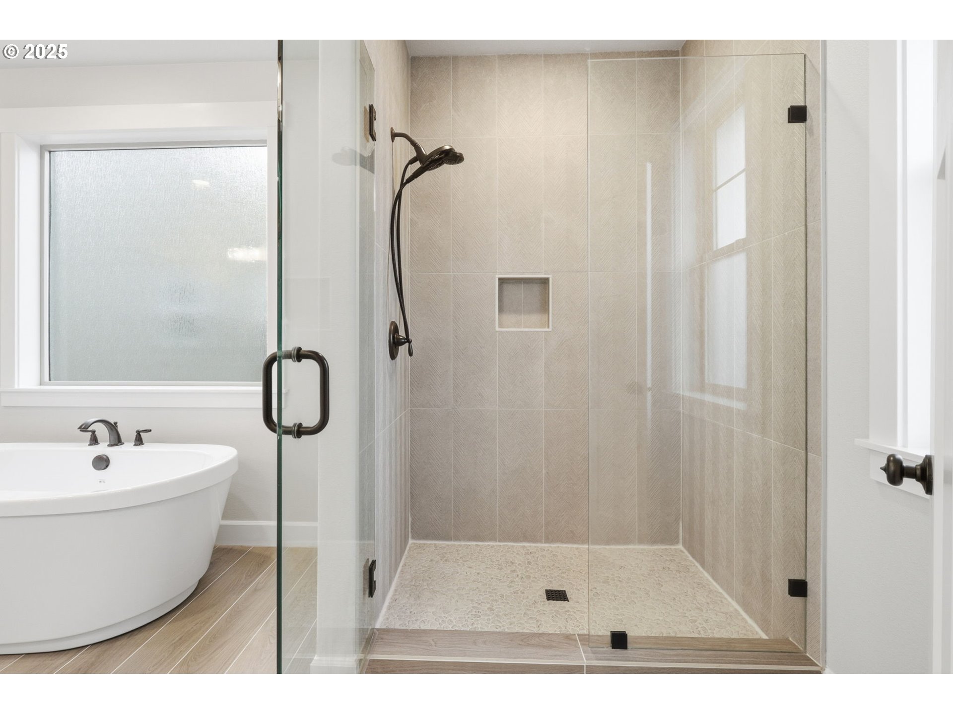 property viewer photo 15